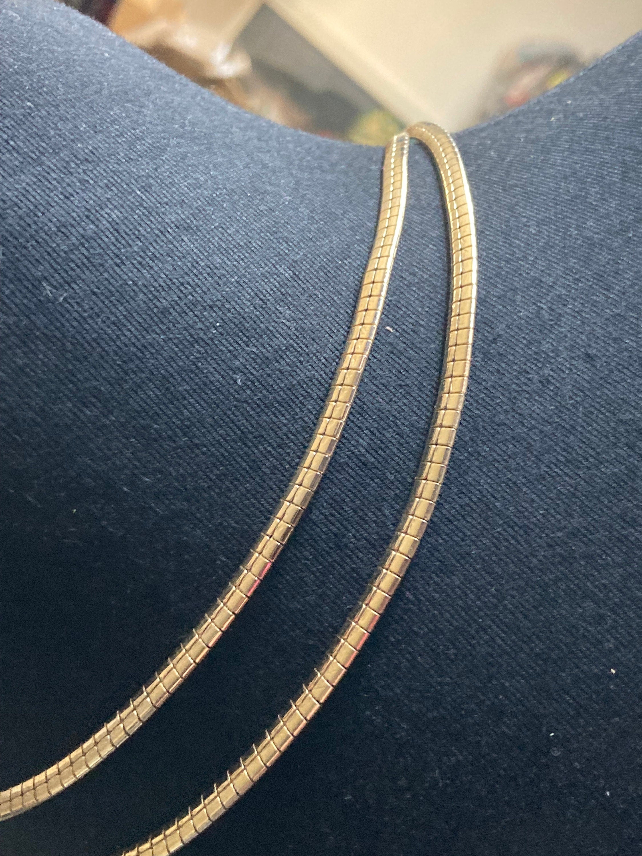Signer Hare logo vintage modernist double flat champagne gold choker necklace
