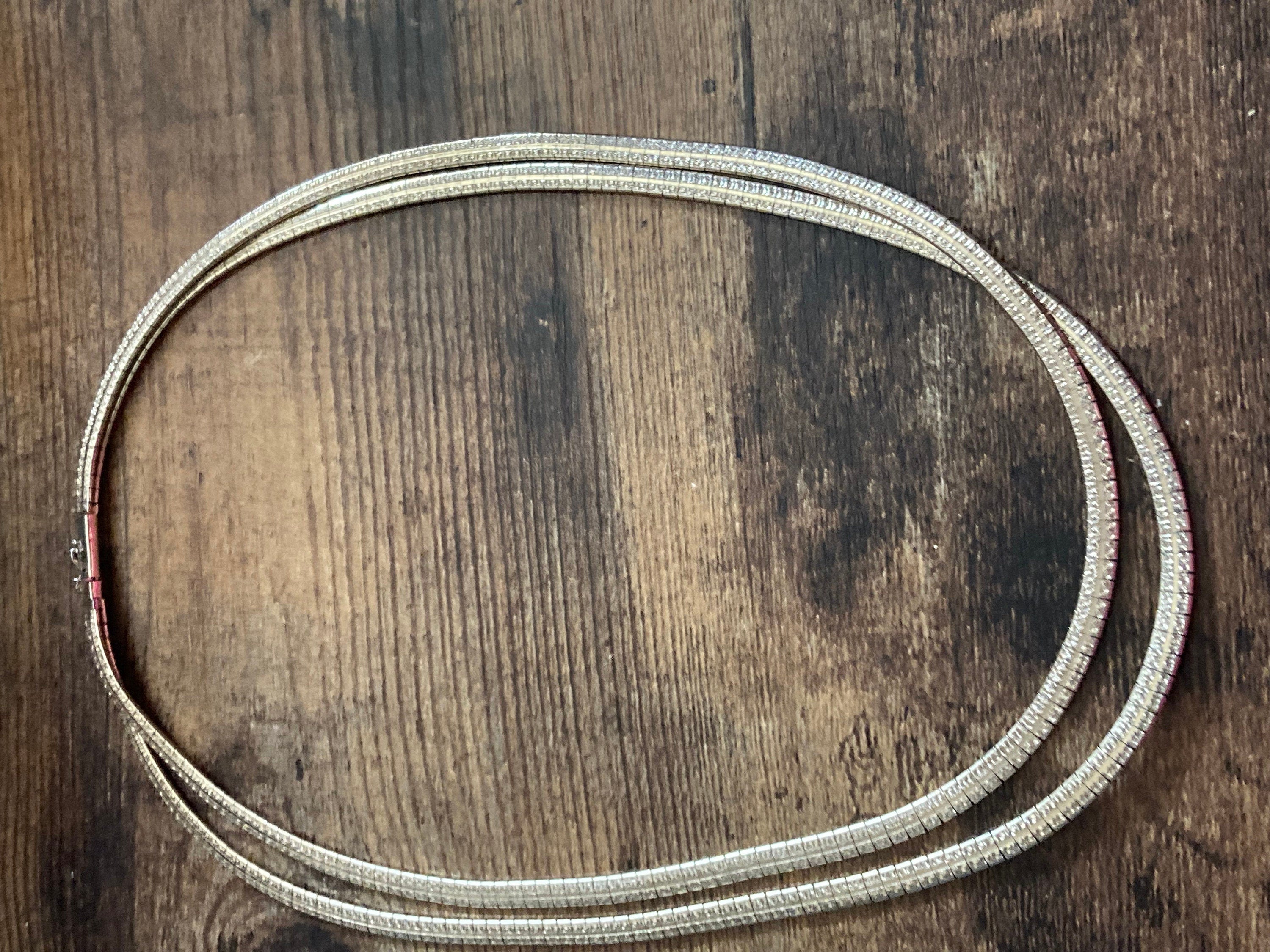 Signer Hare logo vintage modernist double flat champagne gold choker necklace