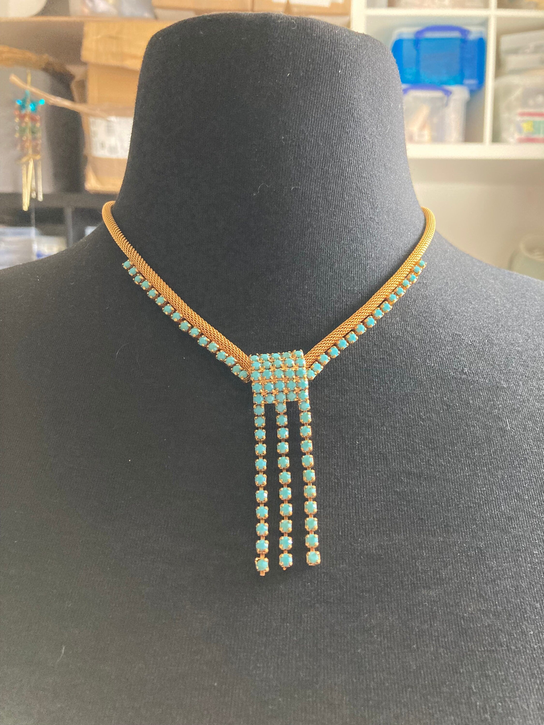 Vintage gold tone mesh lariat drop necklace with turquoise glass paste stones