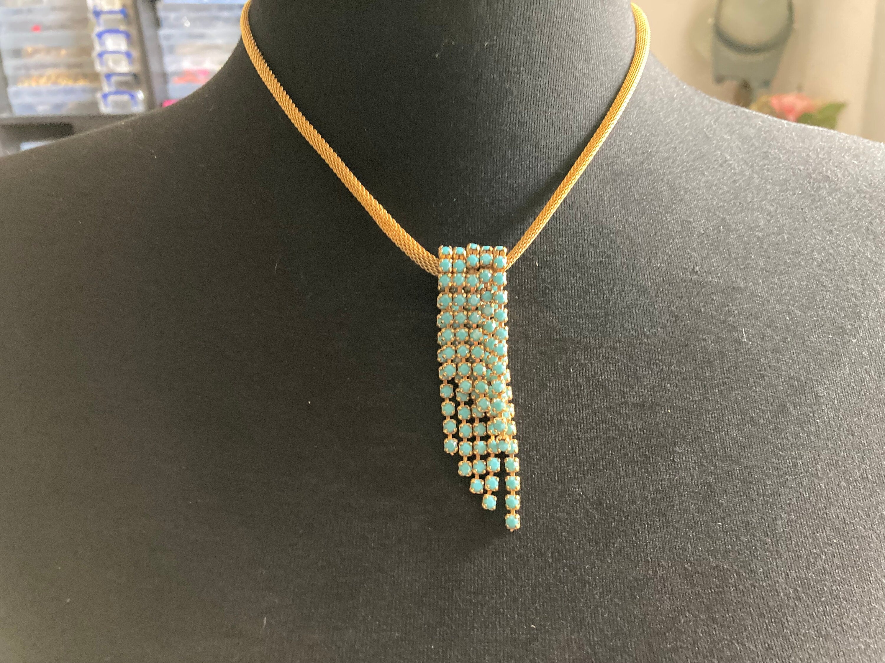 Vintage gold tone mesh lariat drop necklace with turquoise glass paste stones