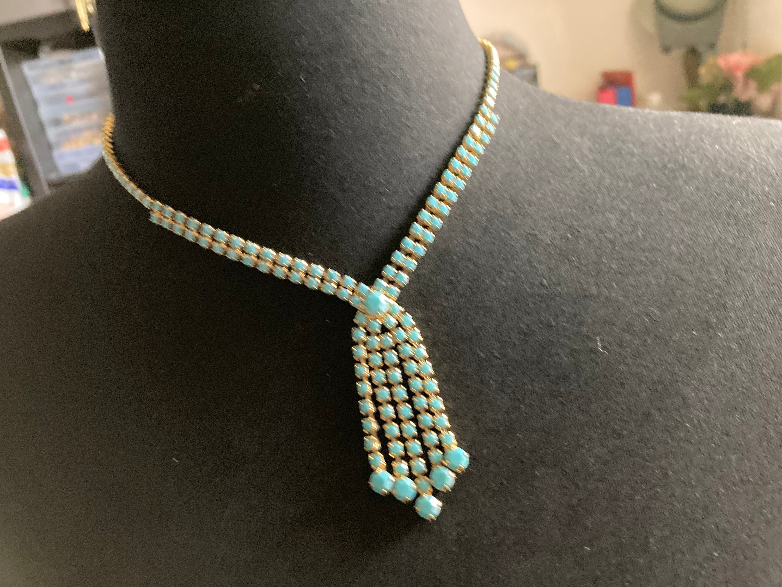 Vintage gold tone mesh lariat drop necklace with turquoise glass paste stones