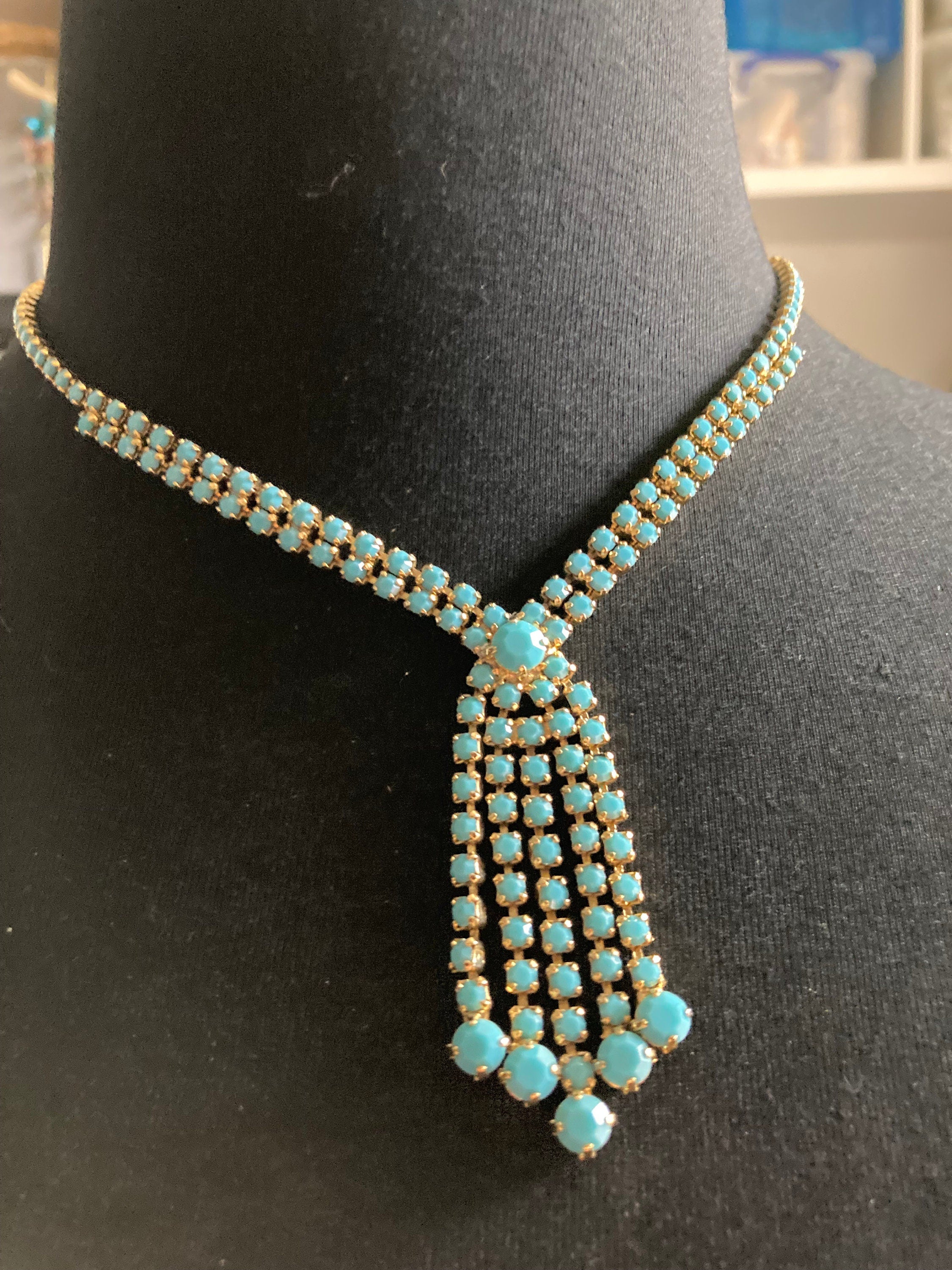 Vintage gold tone mesh lariat drop necklace with turquoise glass paste stones