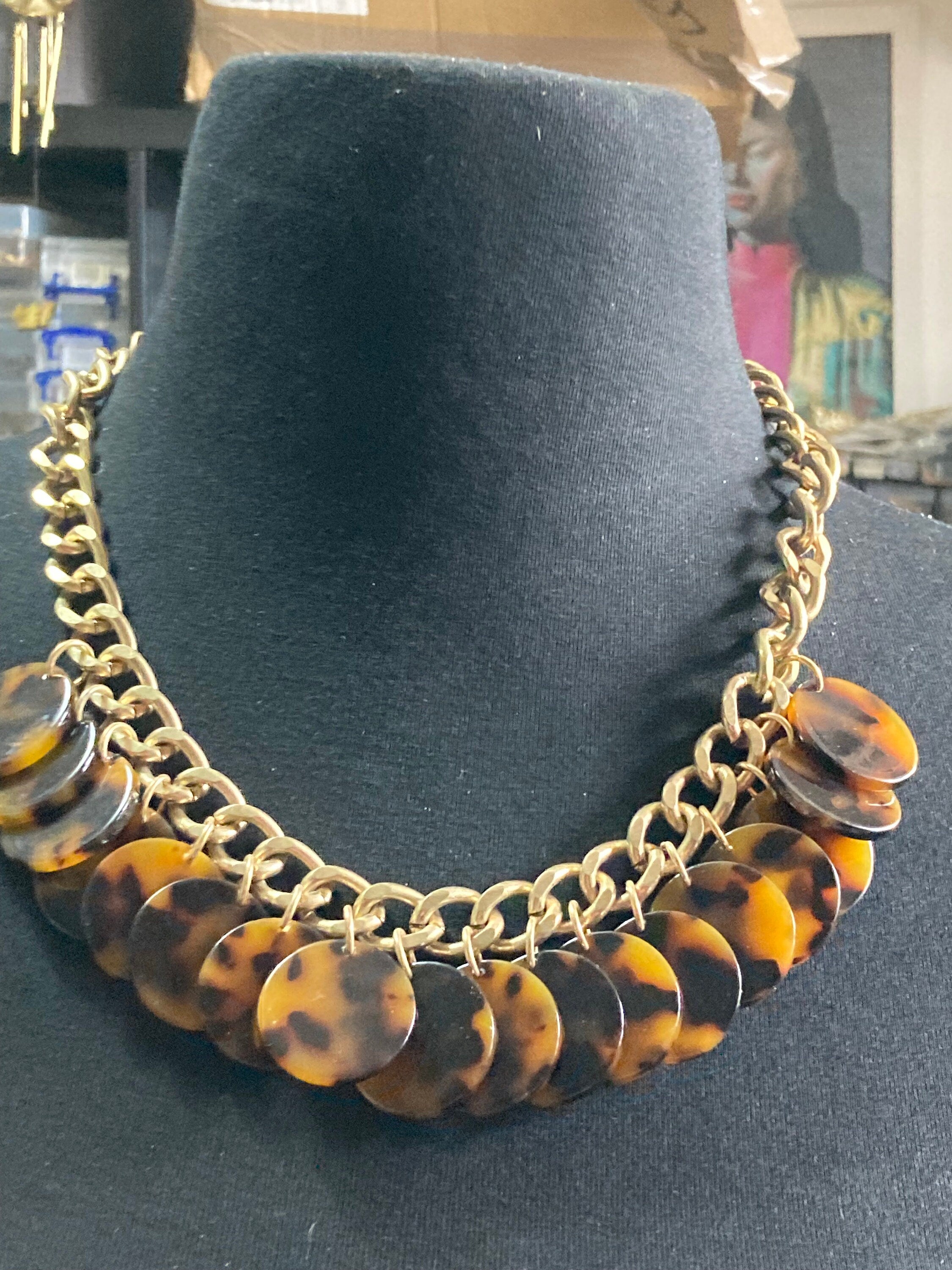 Chunky gold tone faux tortoiseshell disc collar necklace