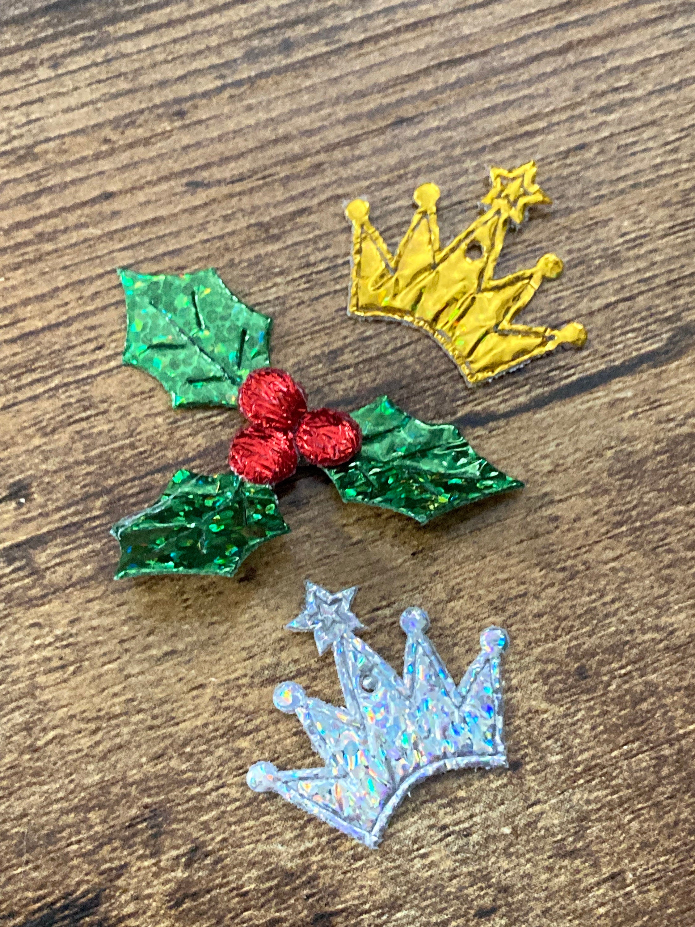 Pack 100 small paper christmas cracker craft decorations choice of crowns or holly