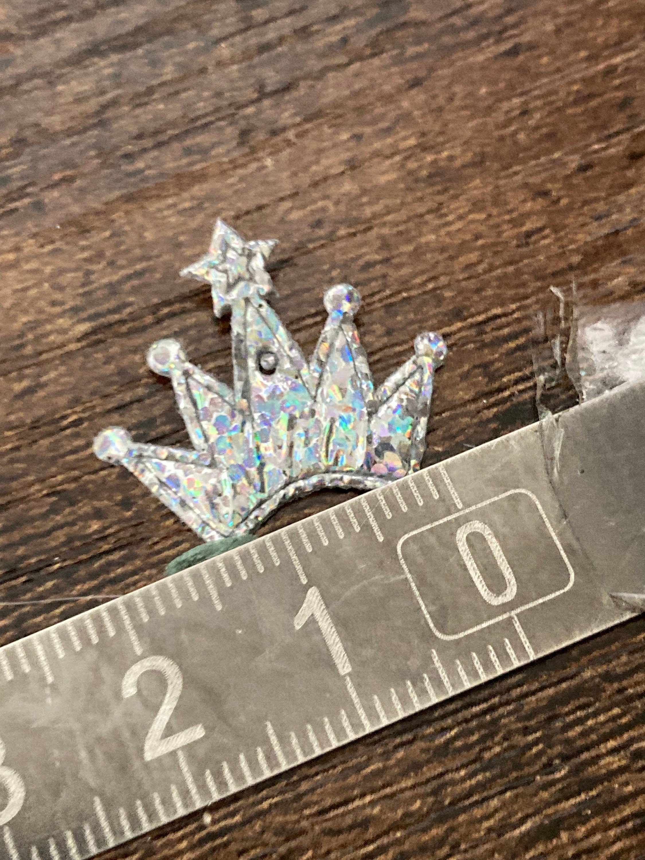 Pack 100 small paper christmas cracker craft decorations choice of crowns or holly