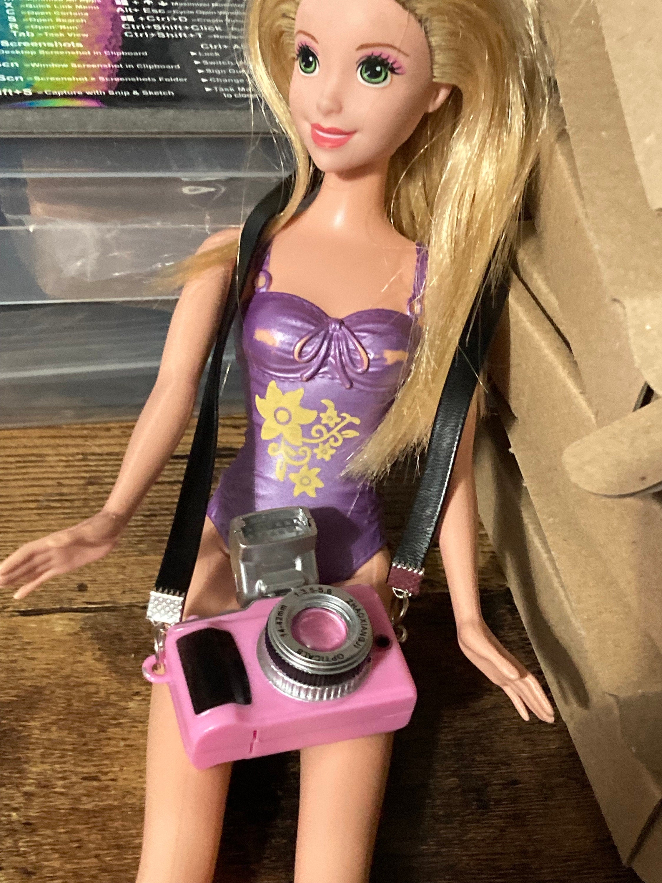 Pink Novelty flashing miniature camera cake topper decoration it flashes and clicks