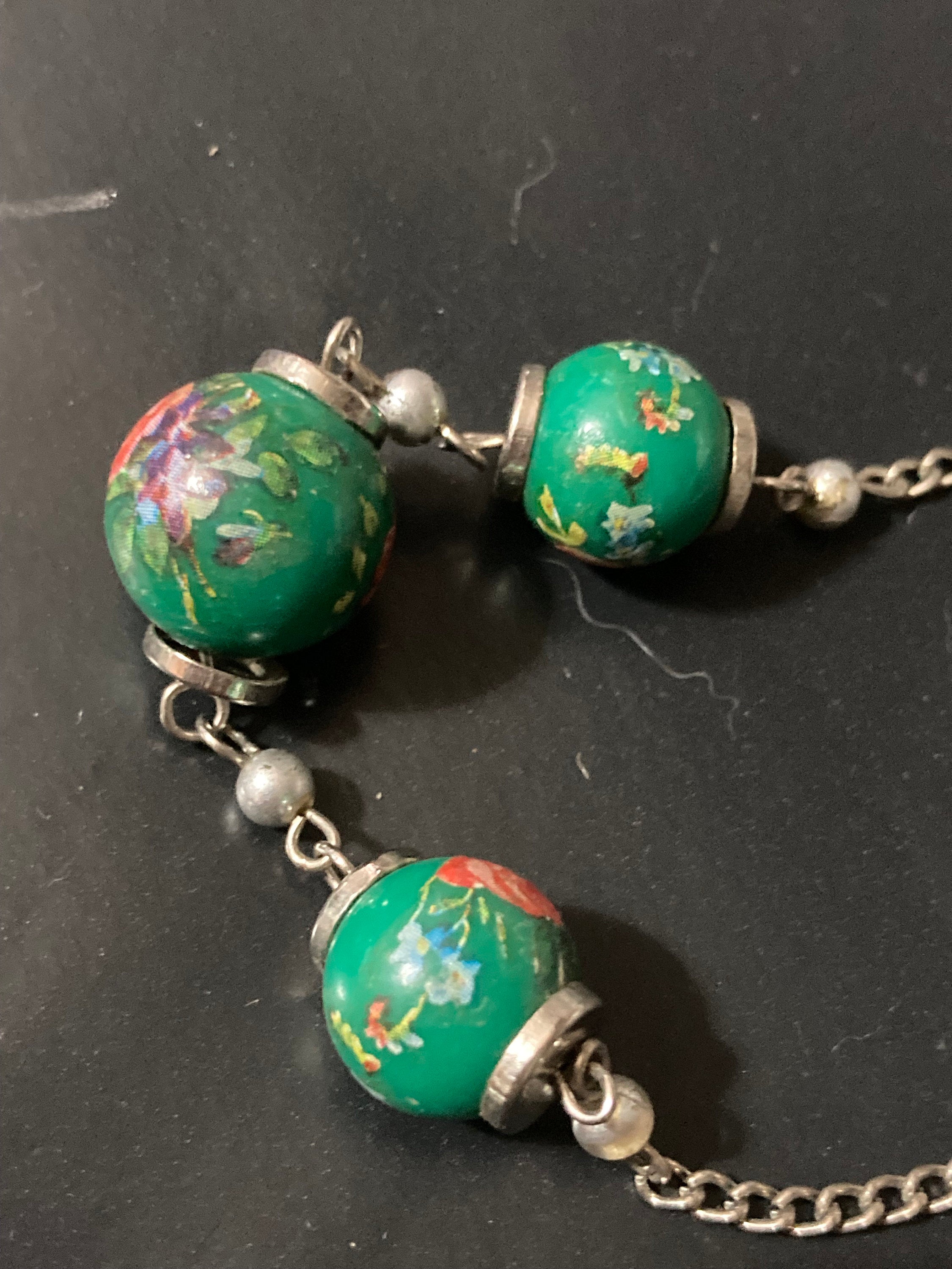Art Deco Czech Green Painted Bead Necklace (36cm)
