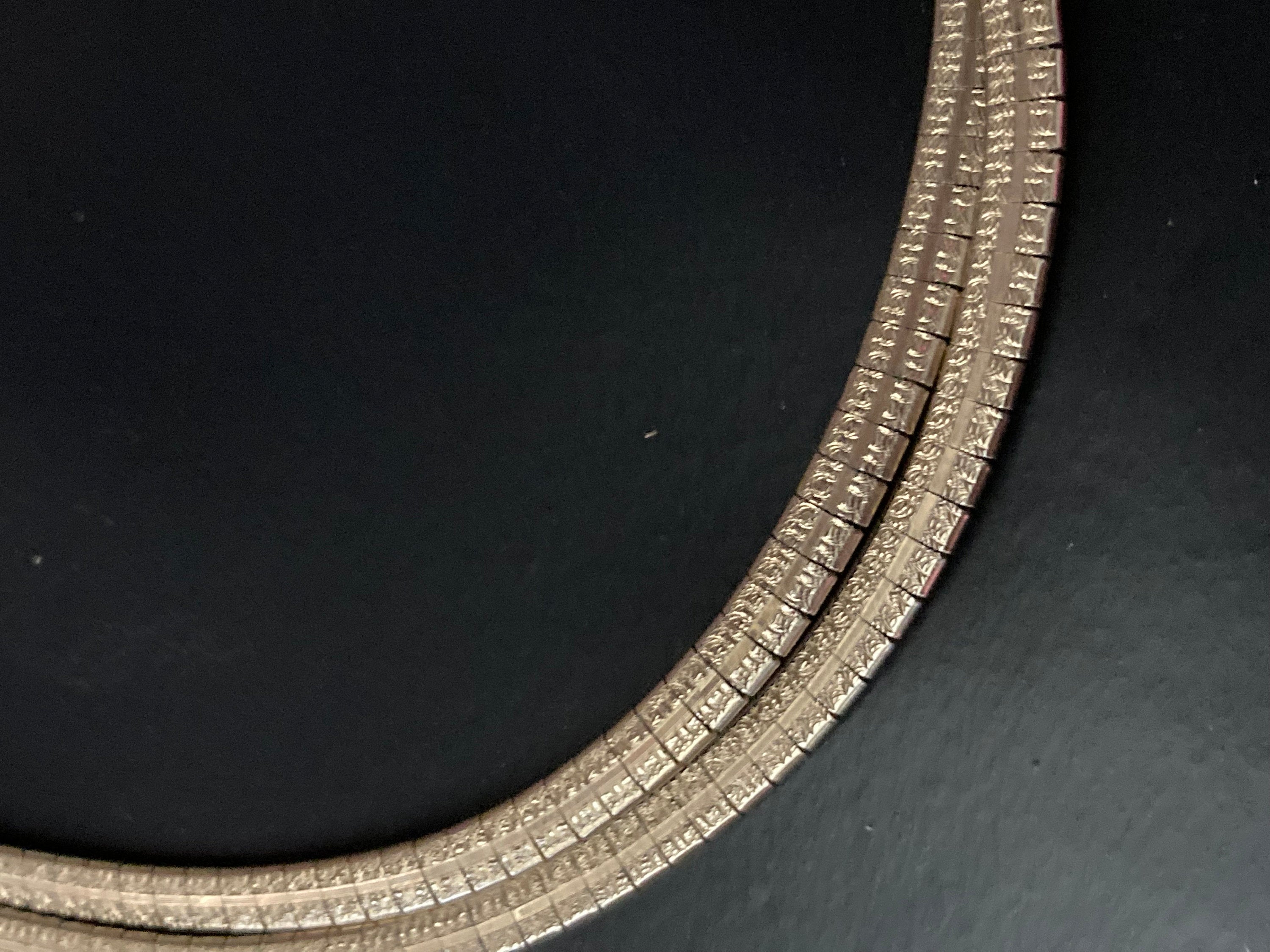 Signer Hare logo vintage modernist double flat champagne gold choker necklace