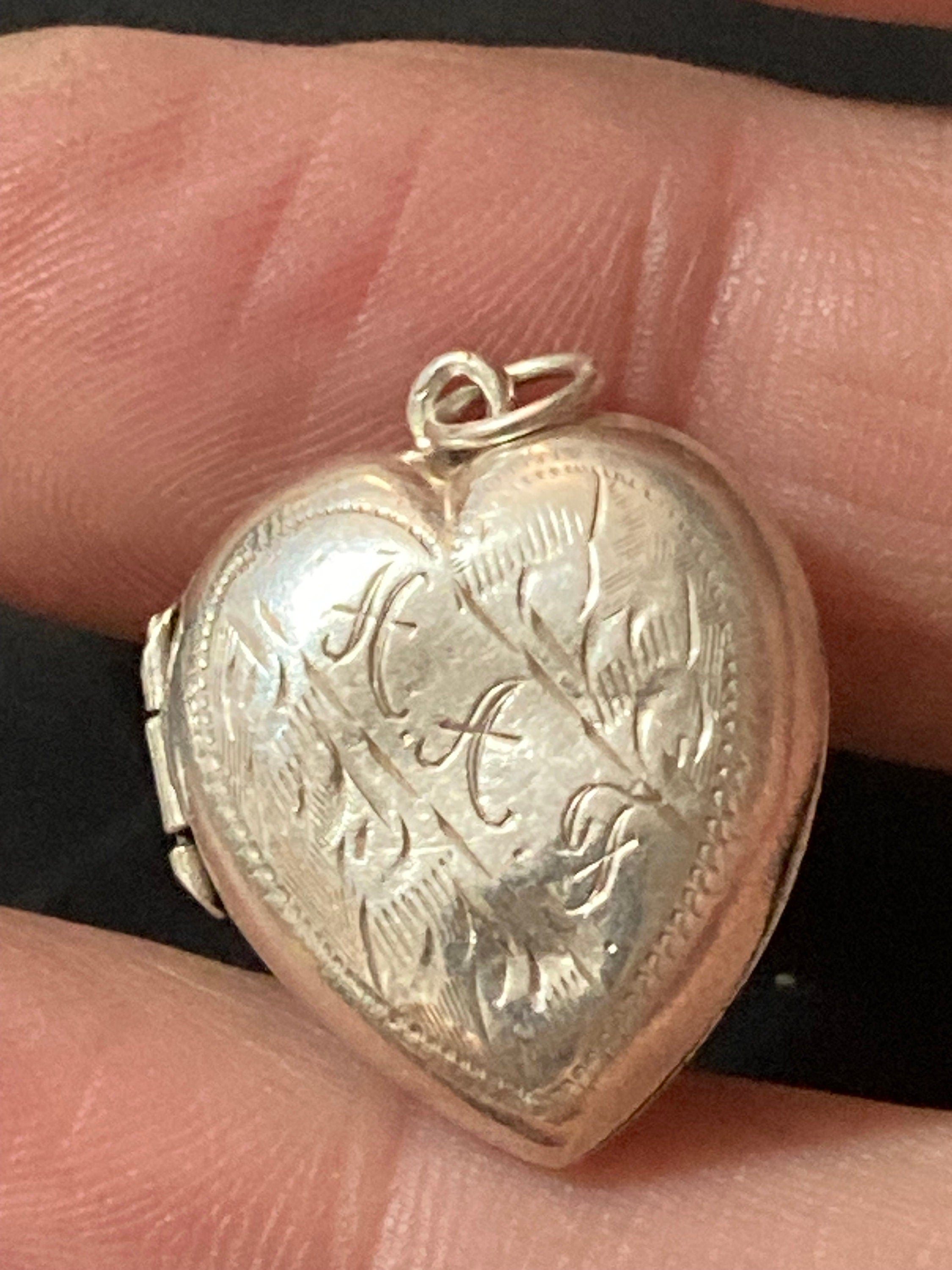 LOVE HEART Vintage retro Locket engraved floral Picture Photo keepsake Locket sterling 925 silver pendant charm