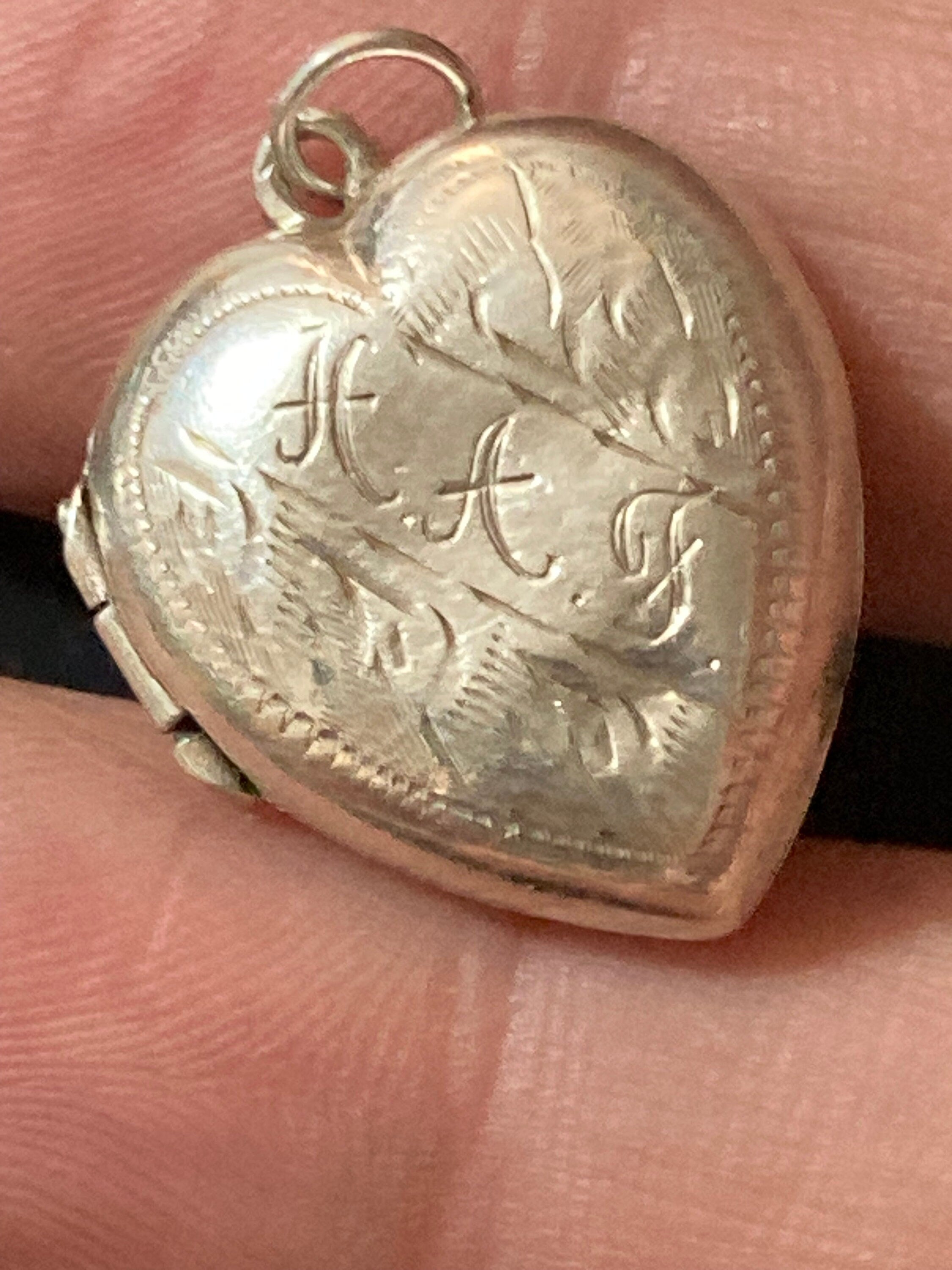 LOVE HEART Vintage retro Locket engraved floral Picture Photo keepsake Locket sterling 925 silver pendant charm