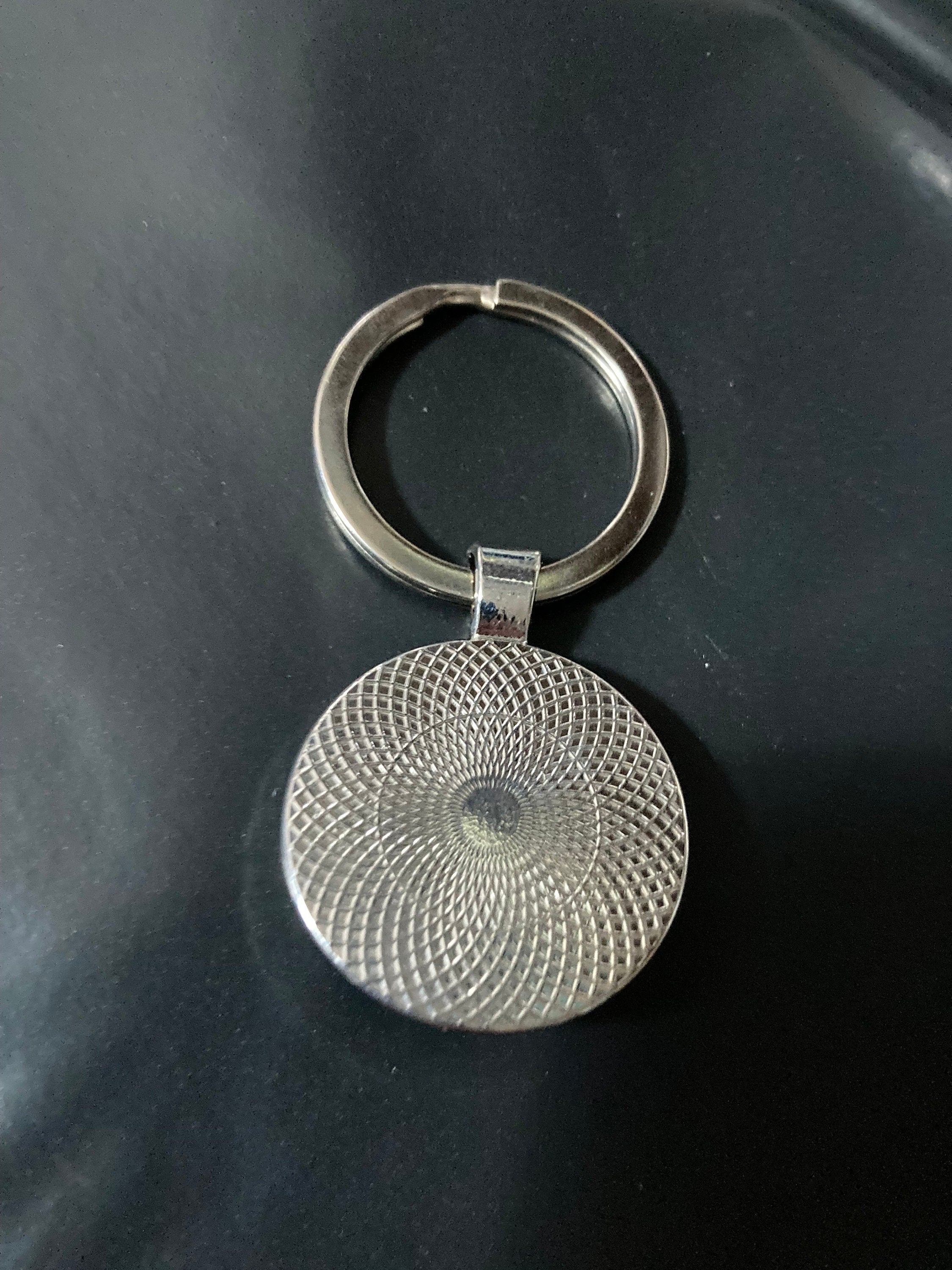 Happy campers silver tone camping caravan keyring glass cabochon 25mm