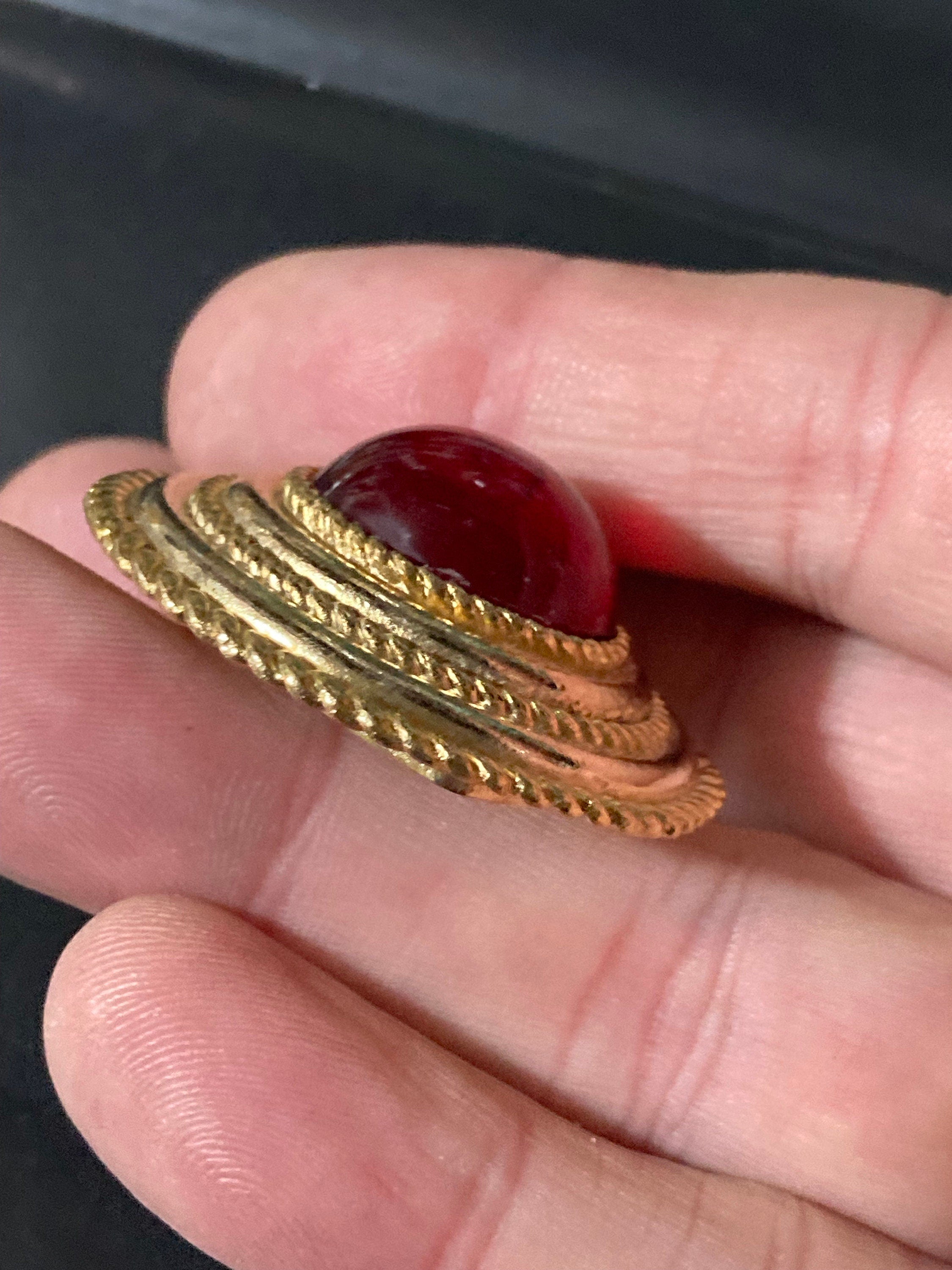Vintage Gold Plated Scarf Clip Ring: Ruby Red Gripoix Style