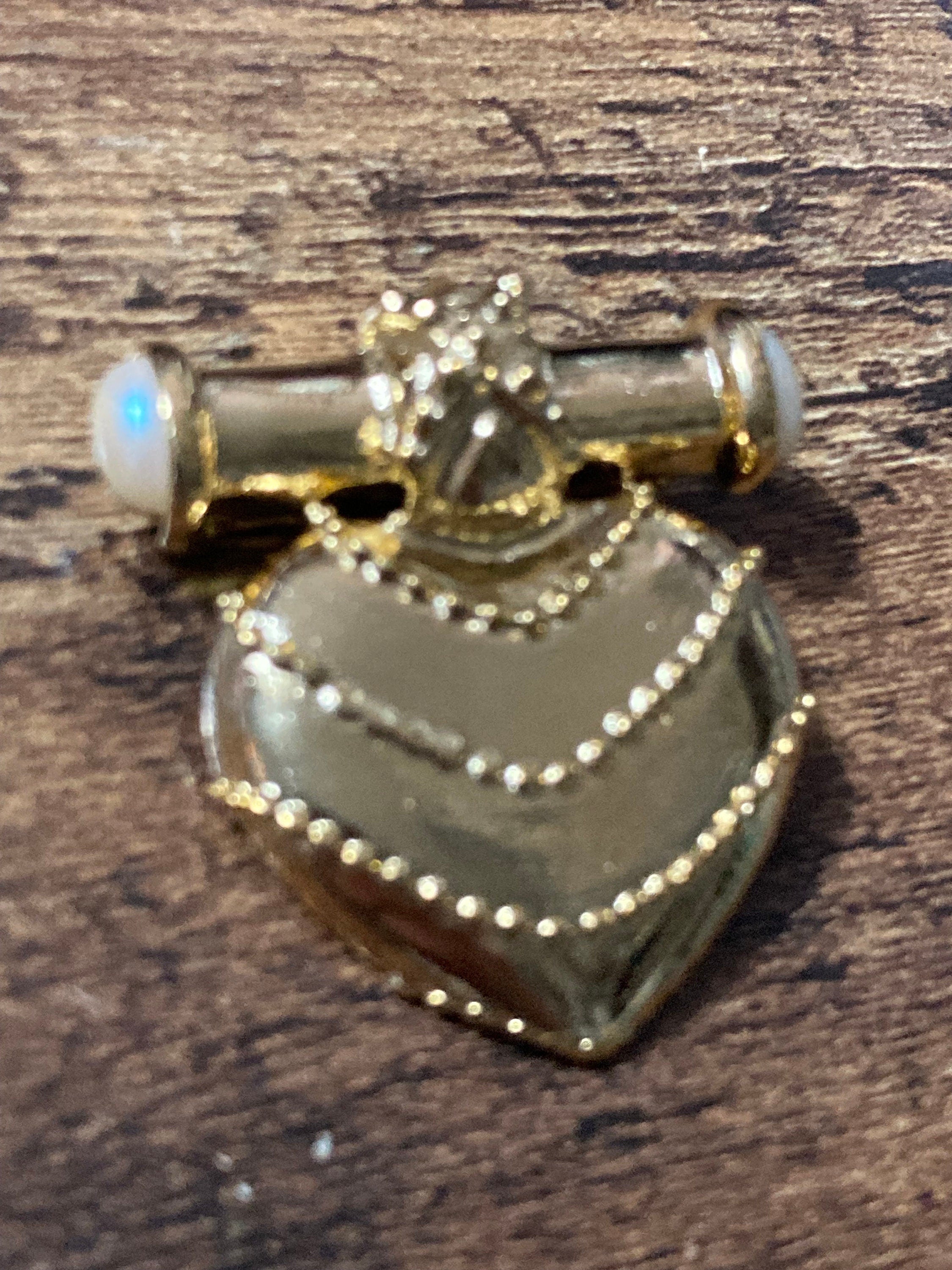 vintage gold plated faux pearl gripoix style dangly drop heart brooch