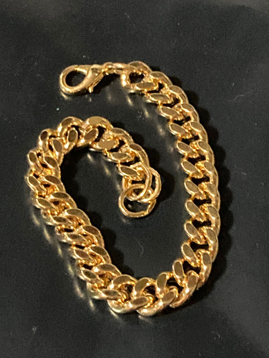Retro gold plated chunky 8mm wide flat curb link chain bracelet 19cm long