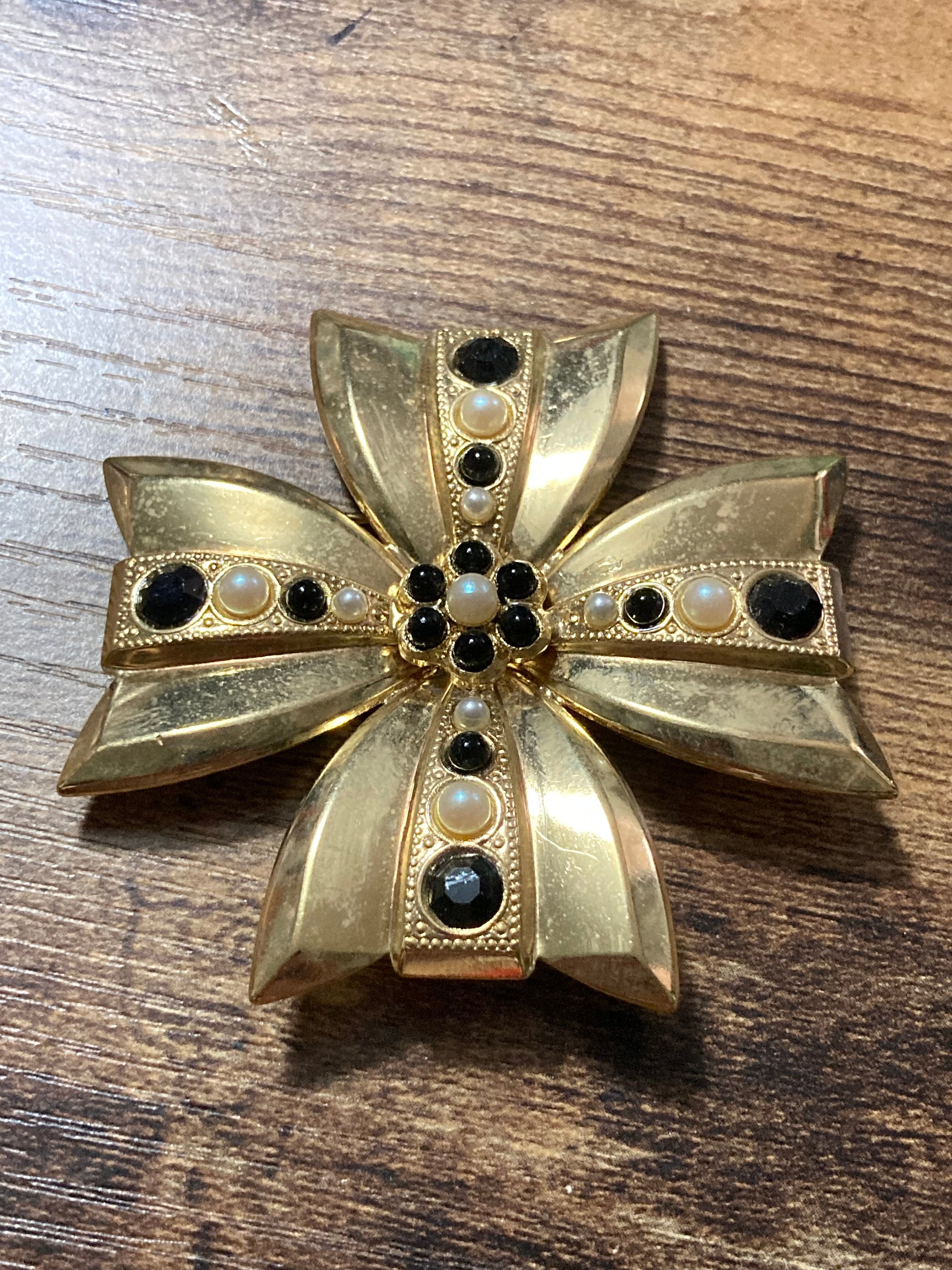 Vintage Gold Tone Maltese Cross Brooch: Black Diamanté & Faux Pearl