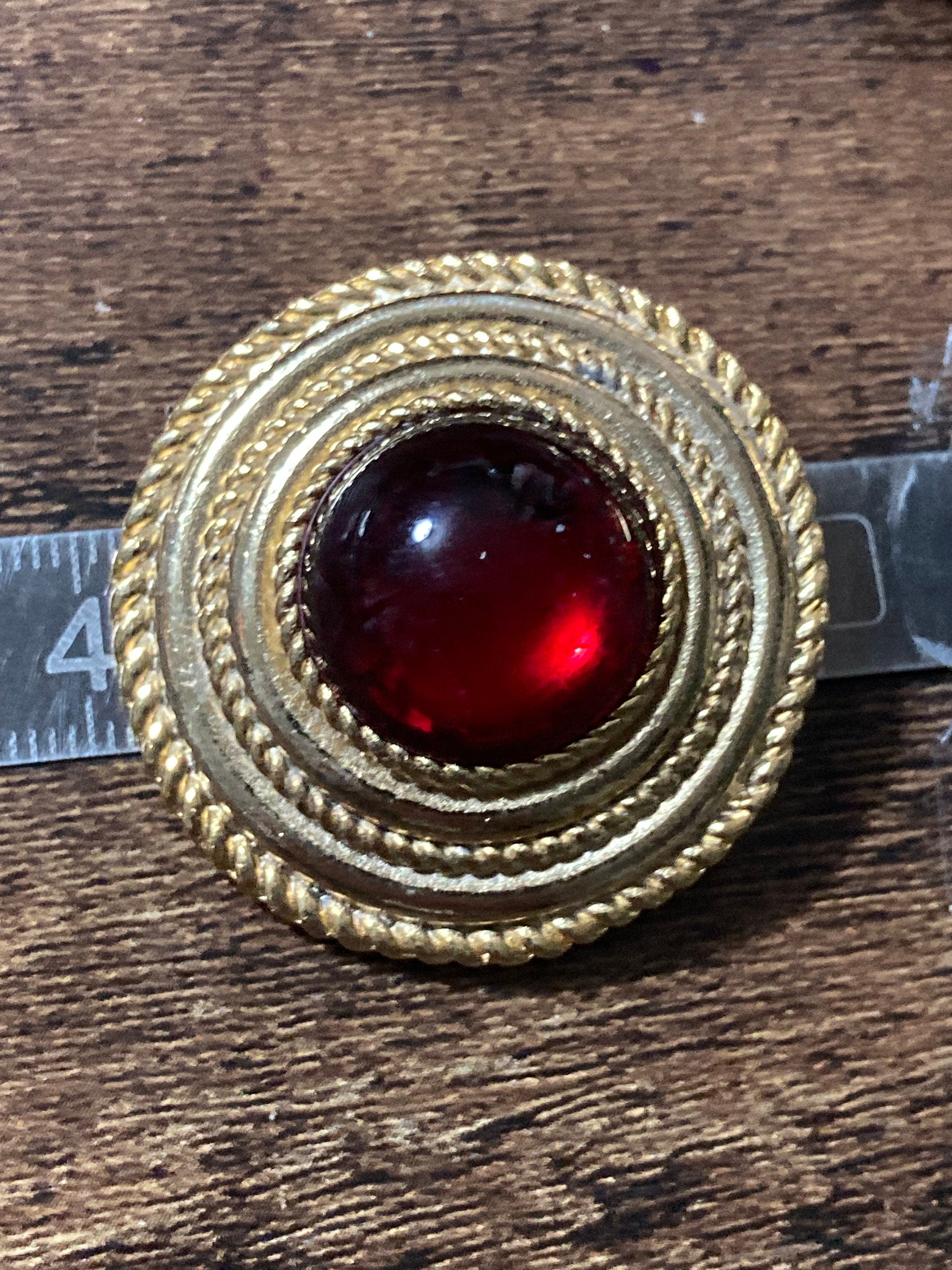 Vintage Gold Plated Scarf Clip Ring: Ruby Red Gripoix Style