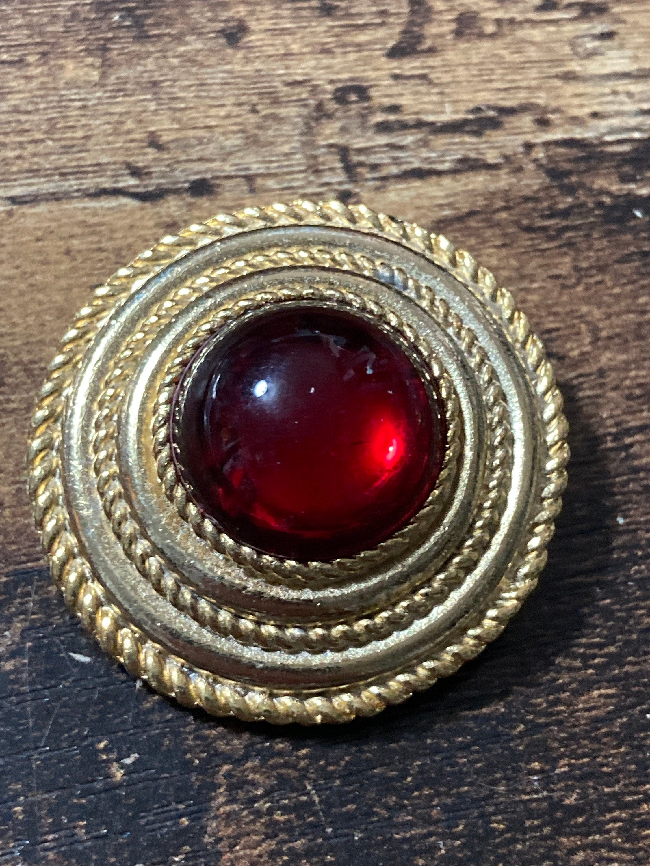 Vintage Gold Plated Scarf Clip Ring: Ruby Red Gripoix Style