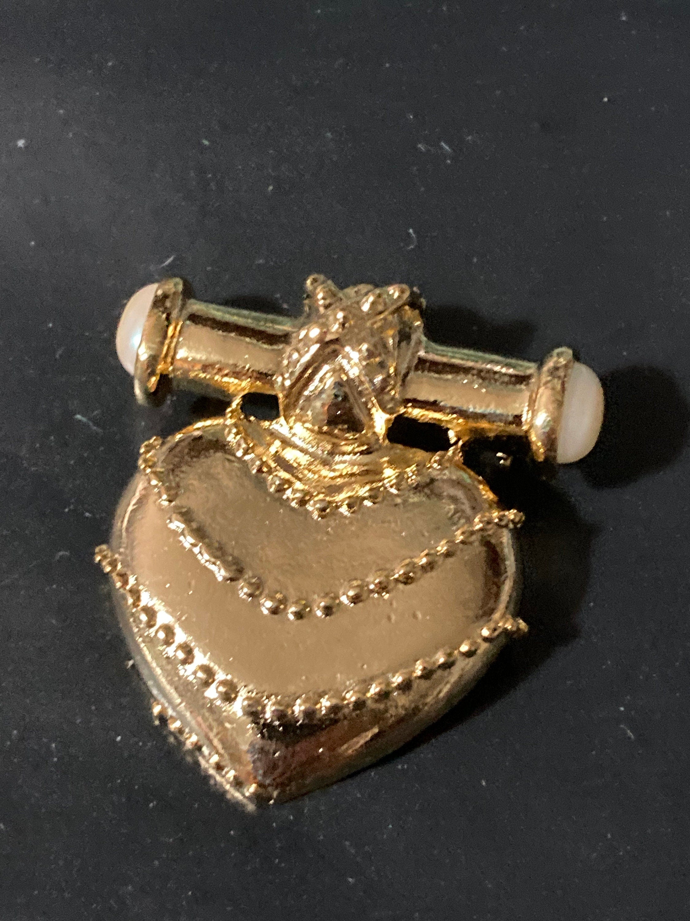 vintage gold plated faux pearl gripoix style dangly drop heart brooch