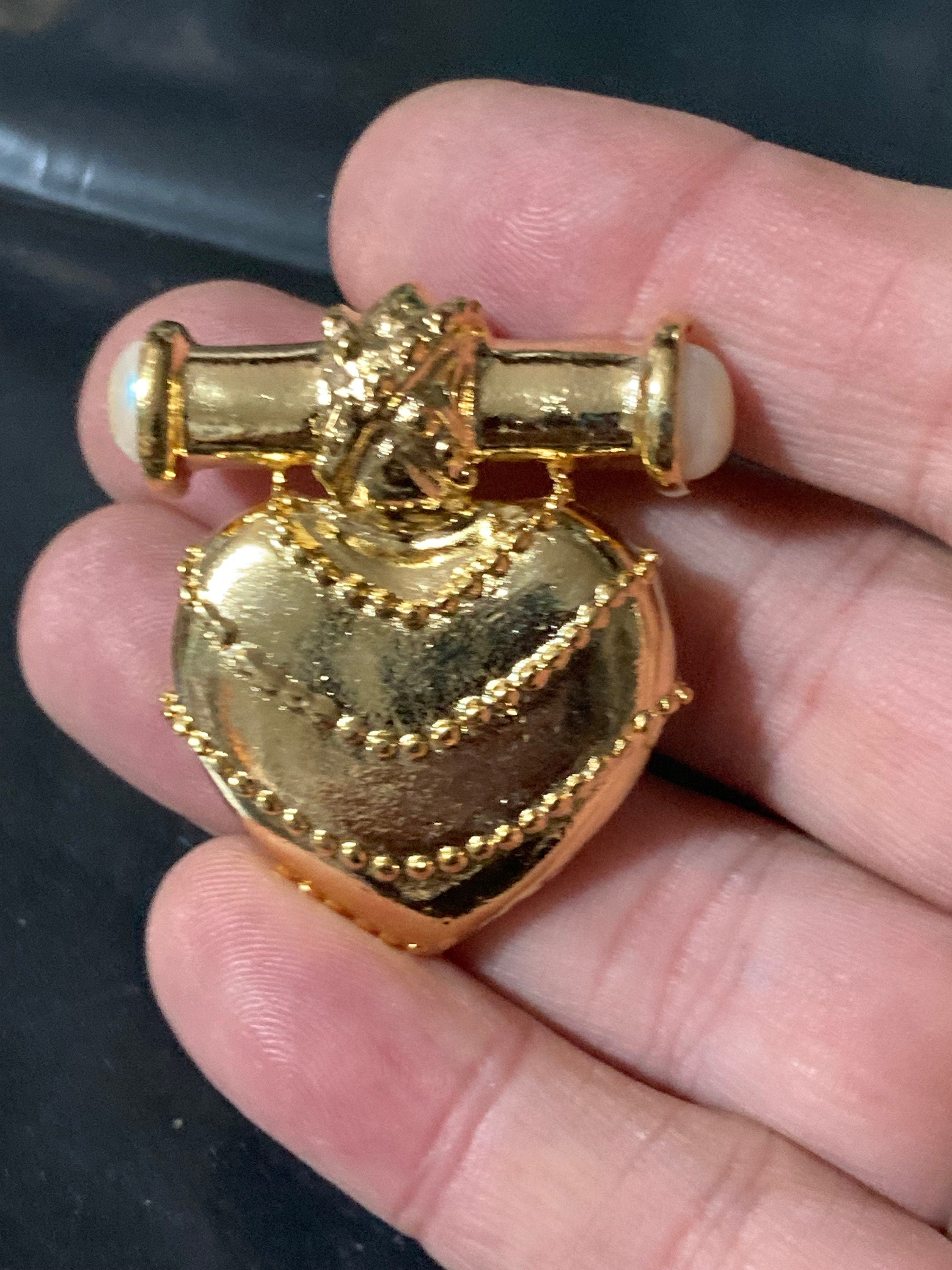 vintage gold plated faux pearl gripoix style dangly drop heart brooch