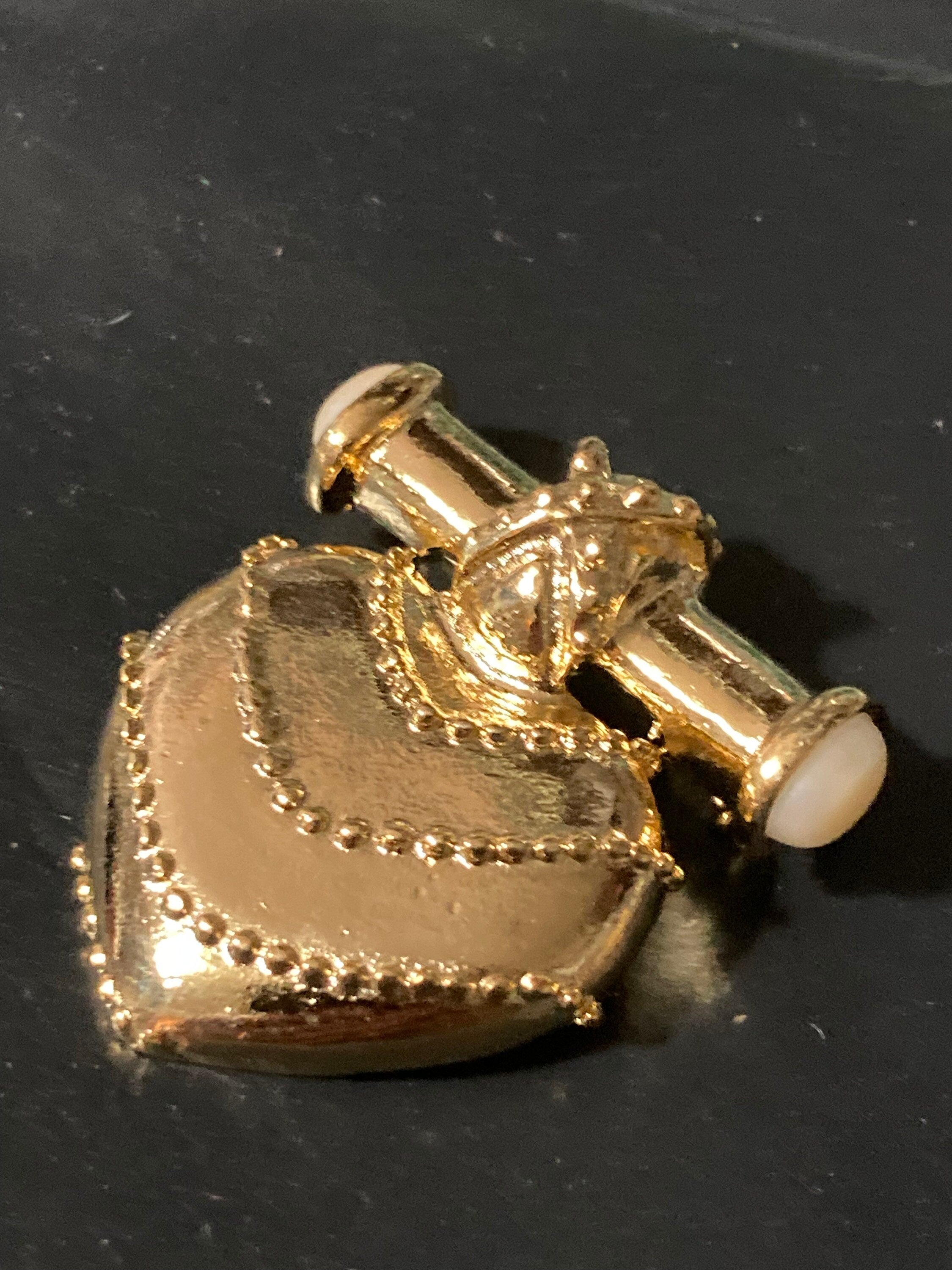 vintage gold plated faux pearl gripoix style dangly drop heart brooch