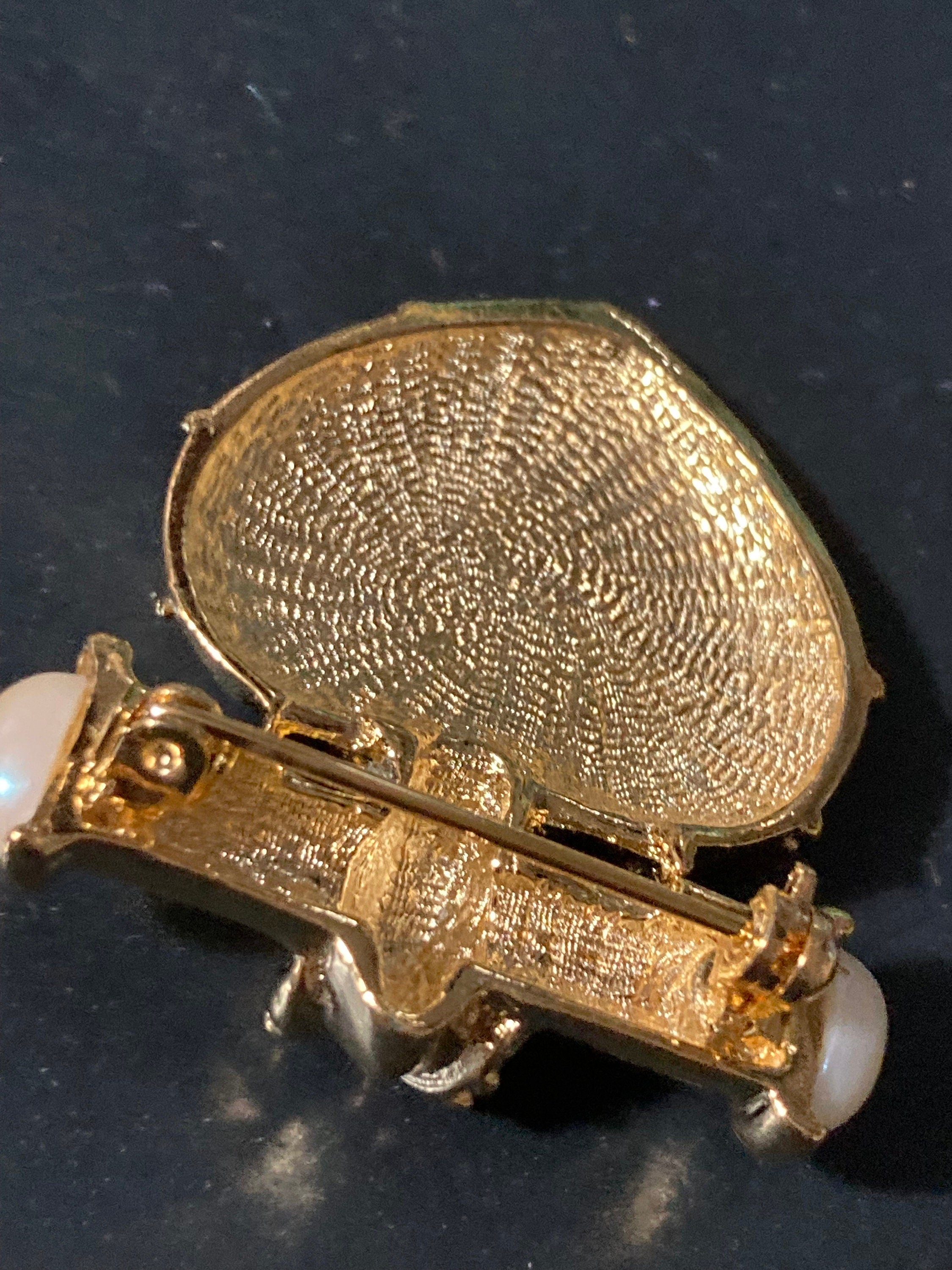 vintage gold plated faux pearl gripoix style dangly drop heart brooch