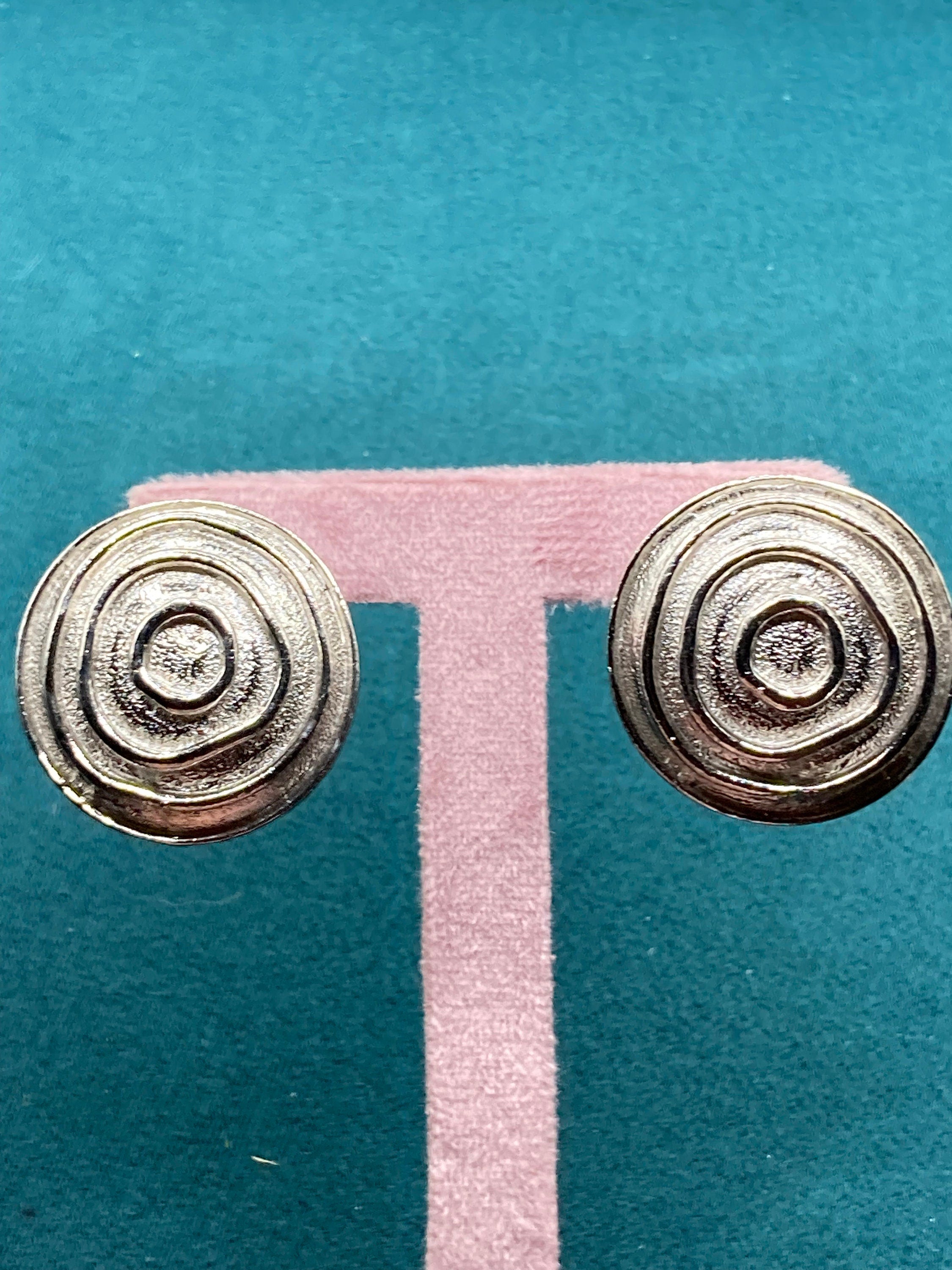 True vintage pristine oversized Matt silver Etruscan 3cm round disc button pierced stud earrings genuine period old shop stock