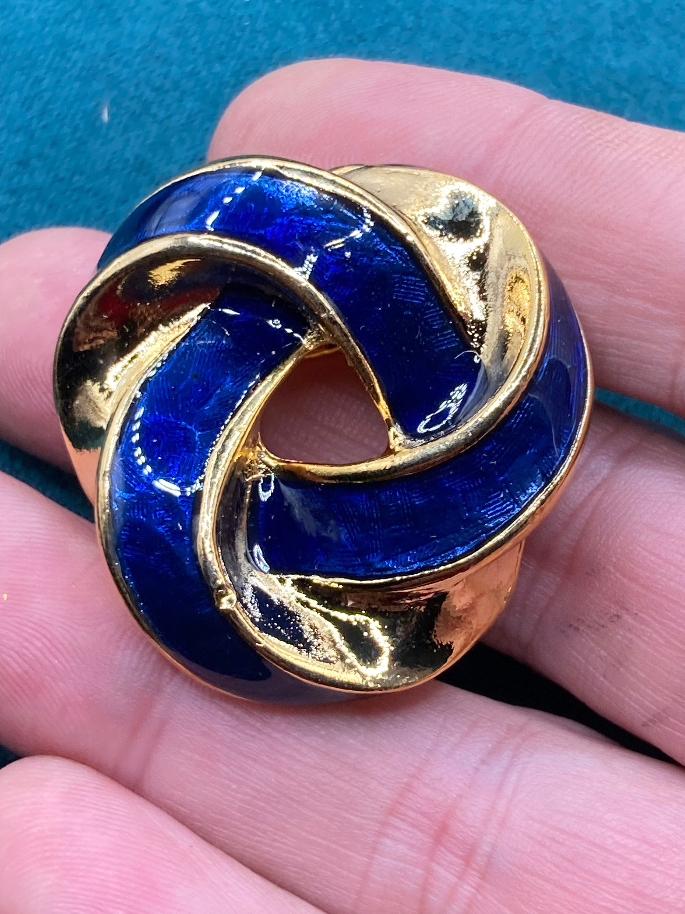 Vintage Gold Plated Scarf Clip: Blue Enamel Eternal Knot Ring