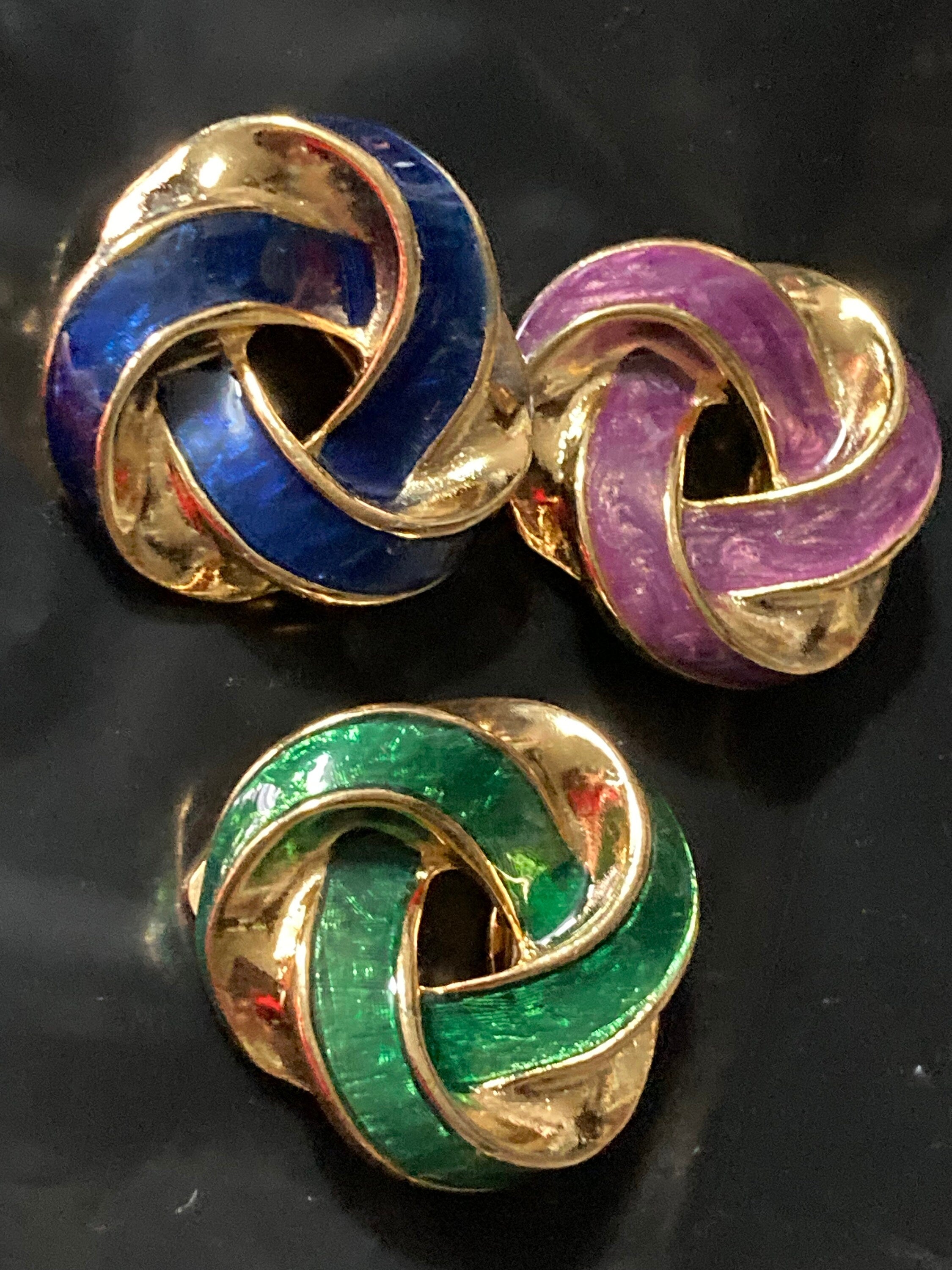 Vintage Gold Plated Scarf Clip: Green Enamel Eternal Knot