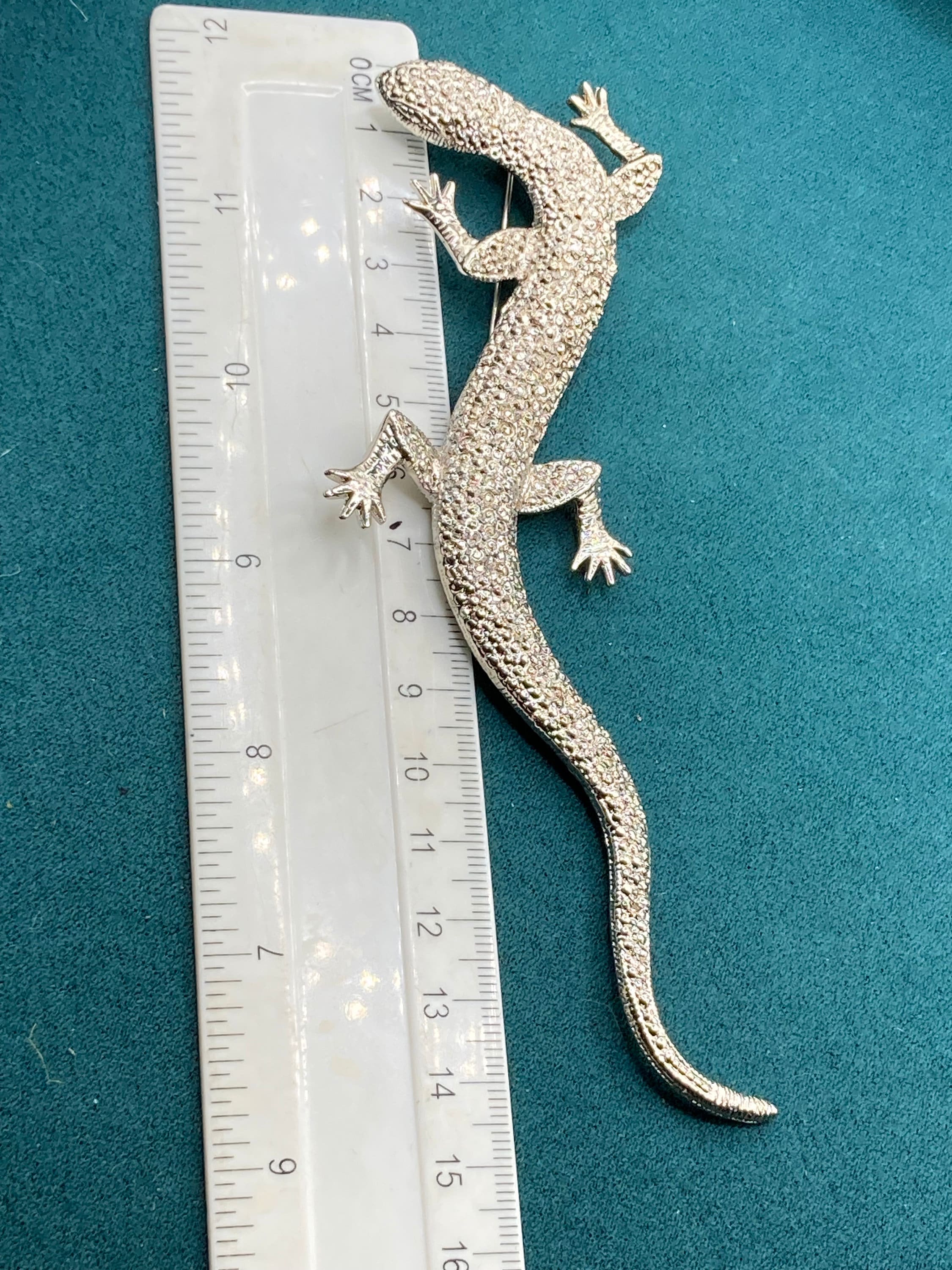 Vintage 15cm large silver tone lizard brooch for a coat reptile