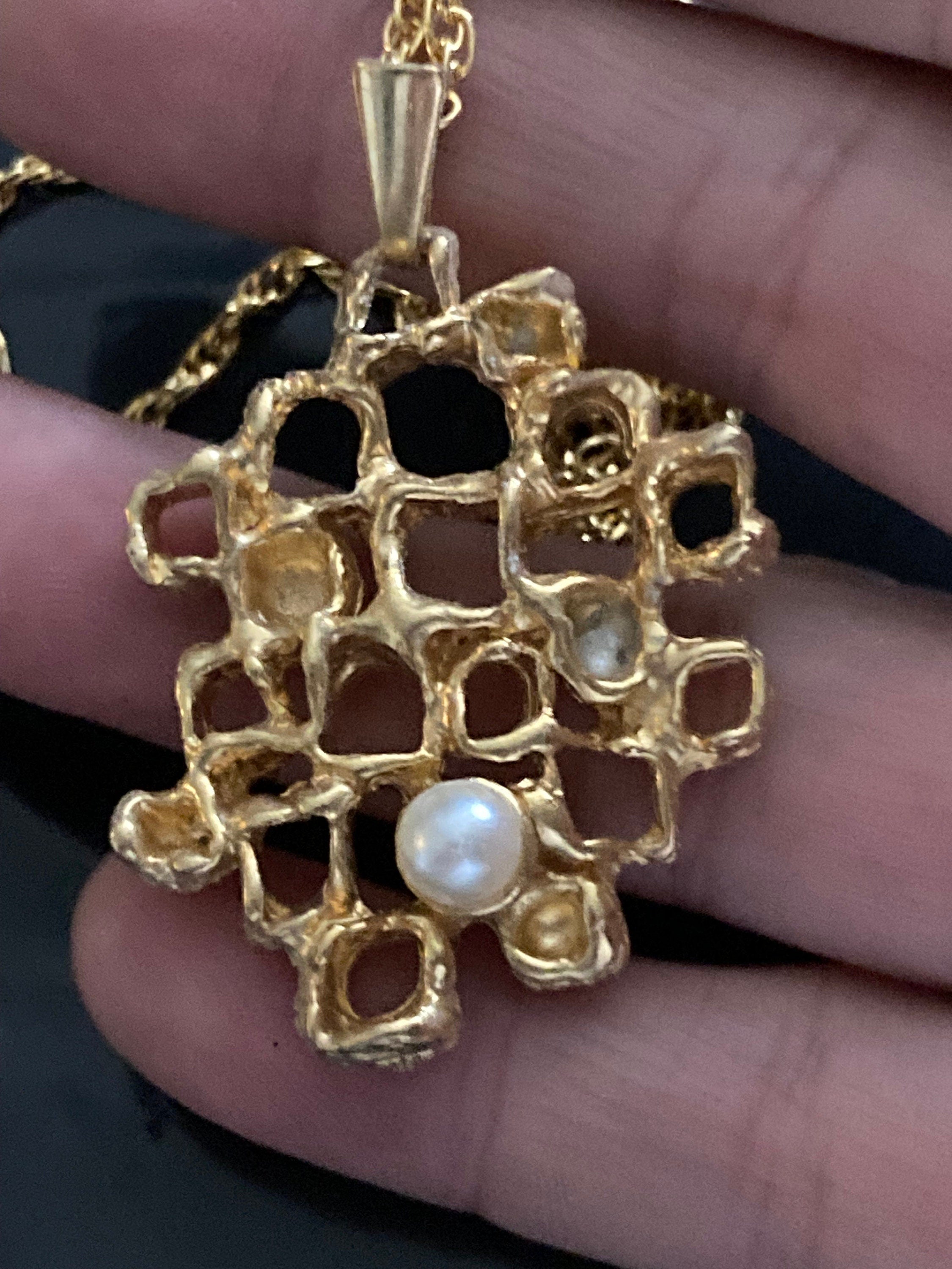70cm long 1970s brutalist gold plated modernist faux pearl pendant necklace