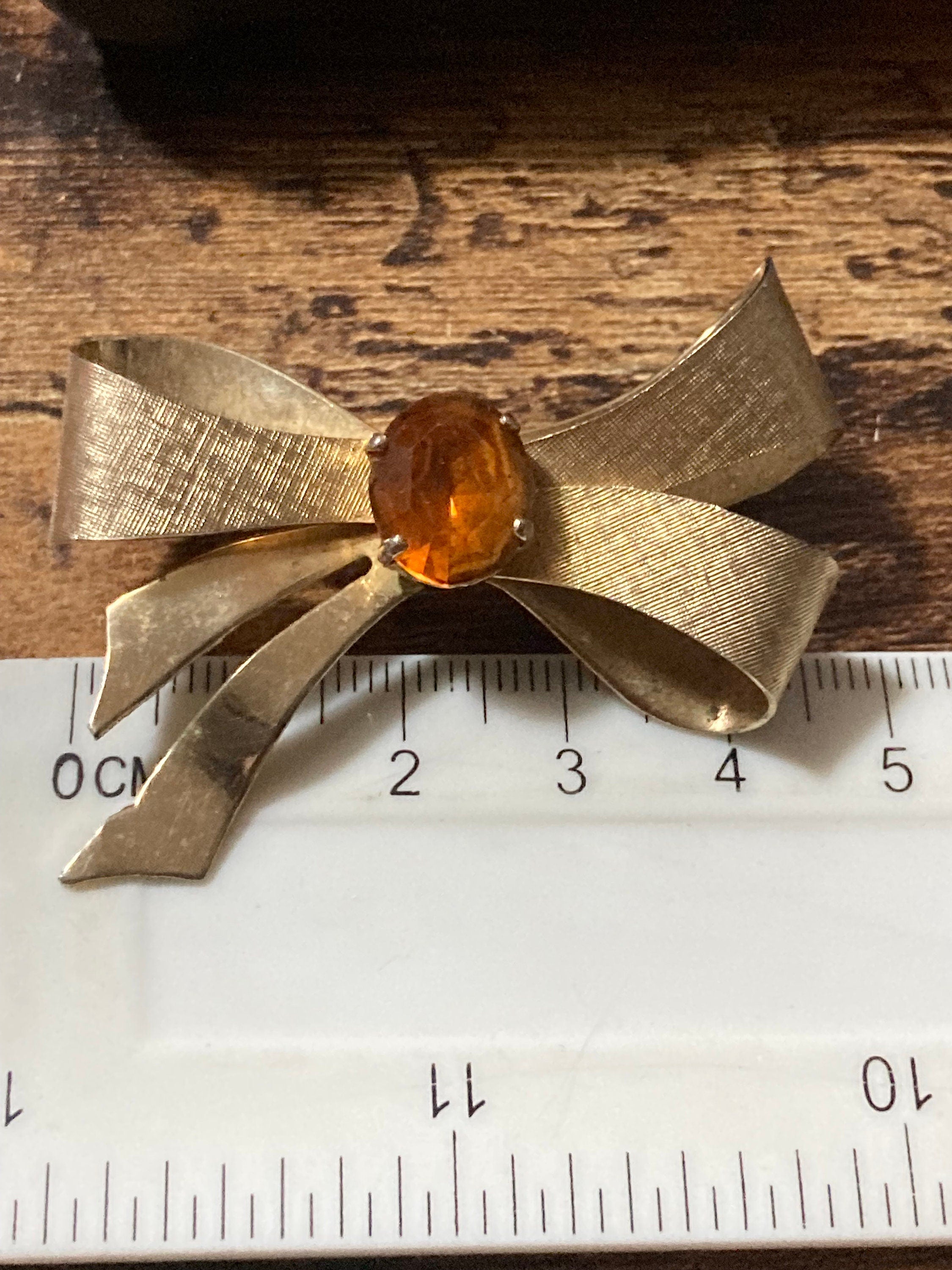 Vintage 1960s Gold Tone Bow Brooch: Faux Citrine Glass