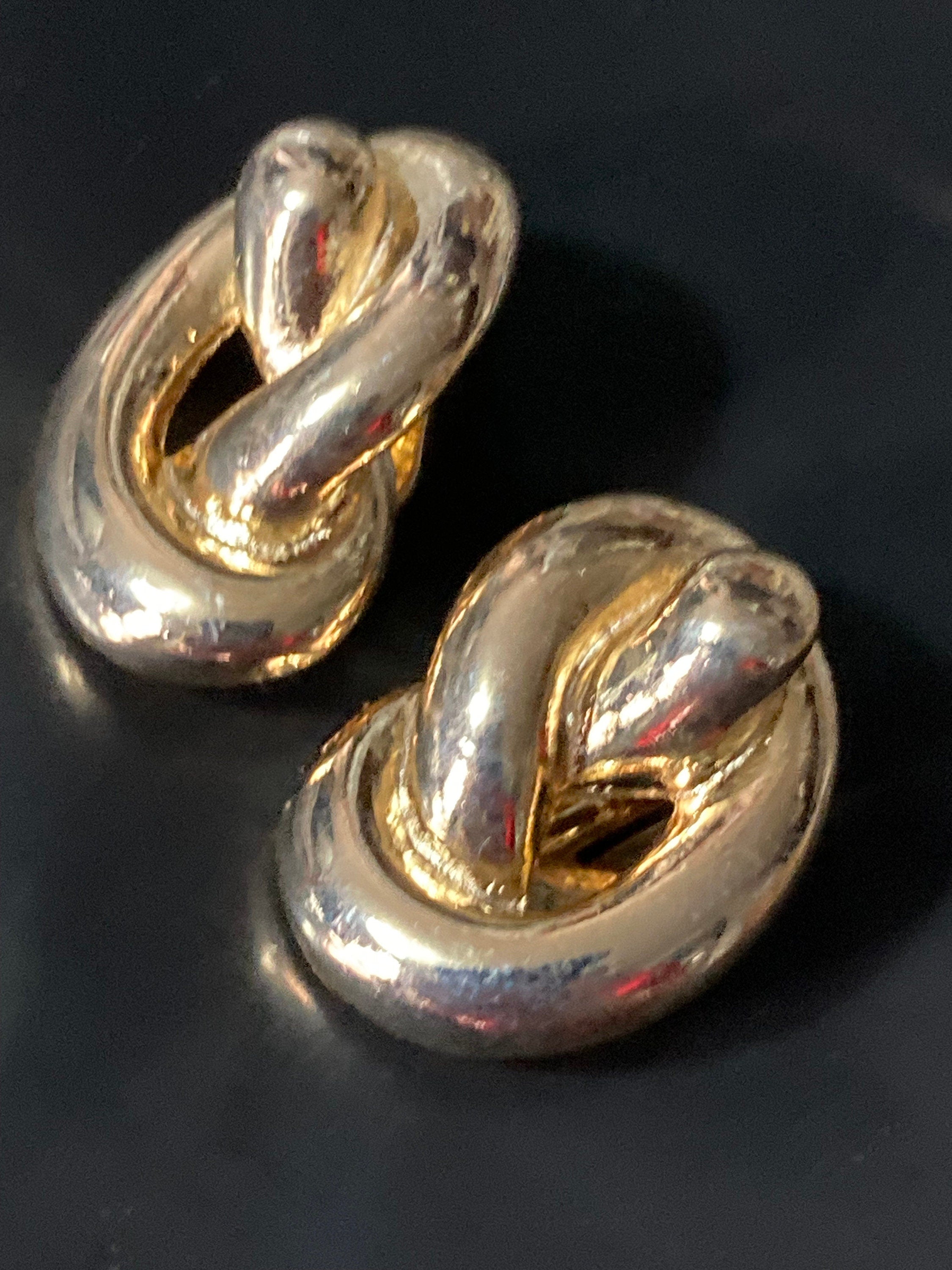 True vintage gold tone 2.5cm knot clip on earrings genuine period old shop stock