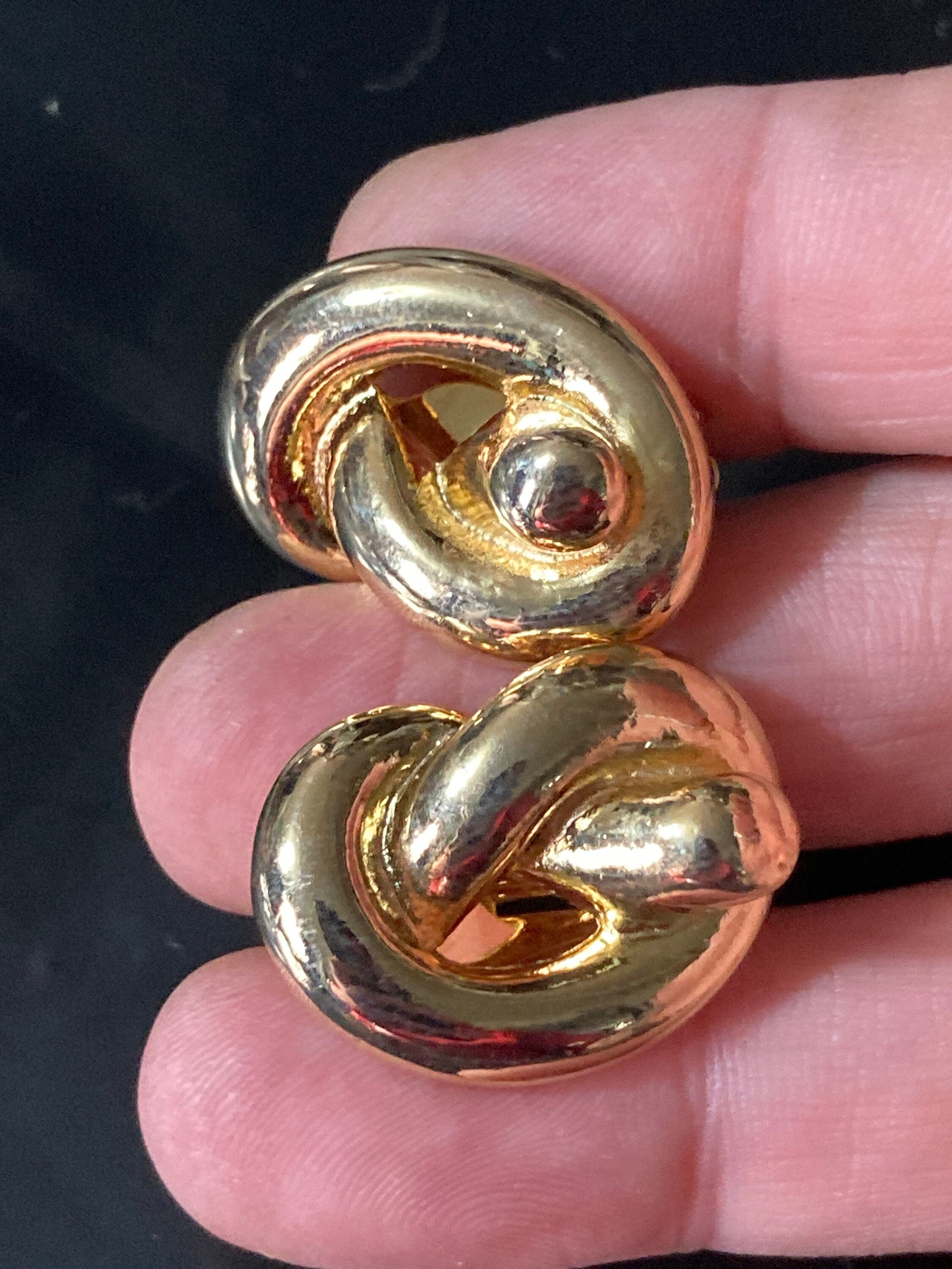 True vintage gold tone 2.5cm knot clip on earrings genuine period old shop stock