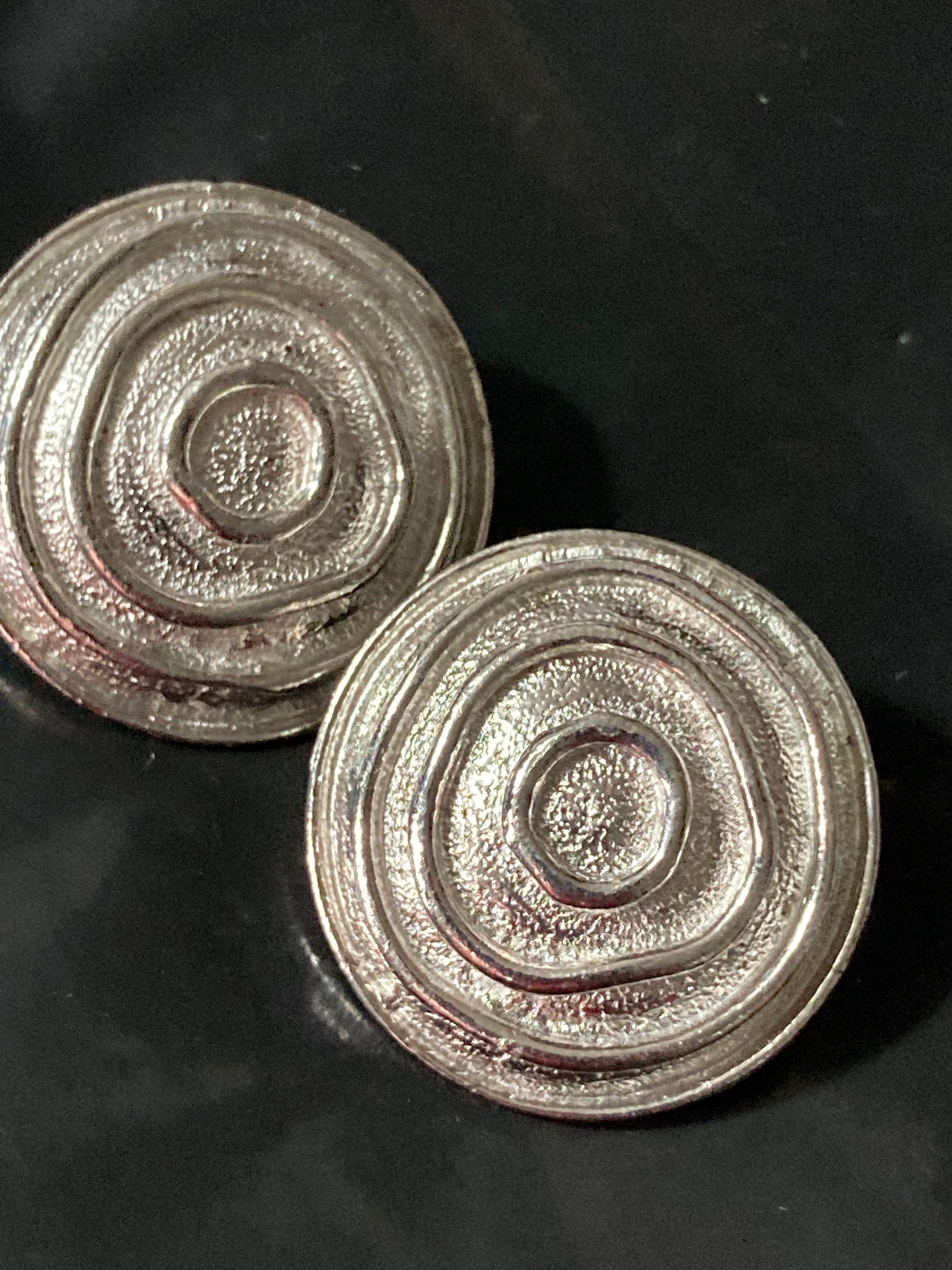 True vintage pristine oversized Matt silver Etruscan 3cm round disc button pierced stud earrings genuine period old shop stock