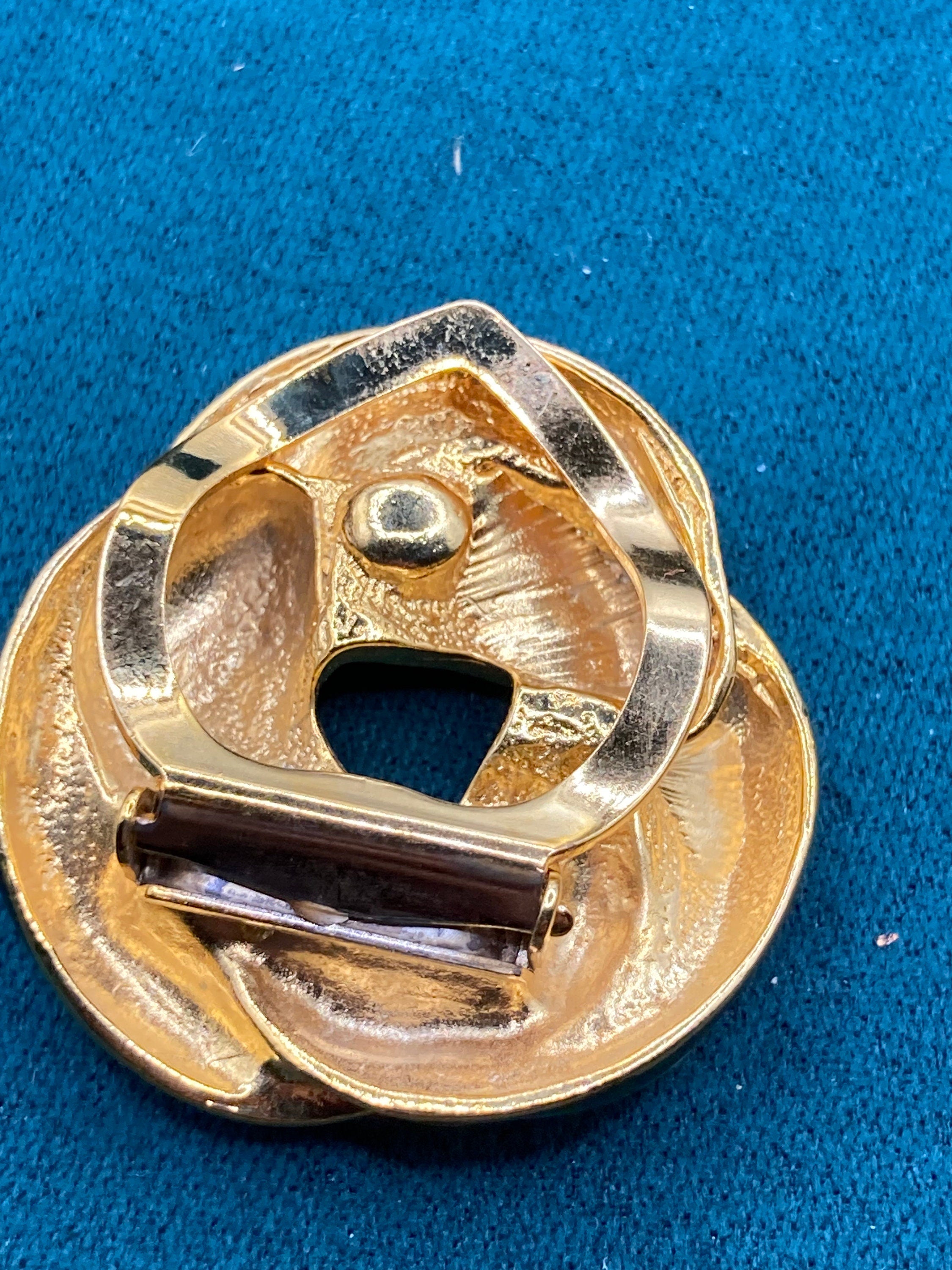 Vintage Gold Plated Scarf Clip: Green Enamel Eternal Knot