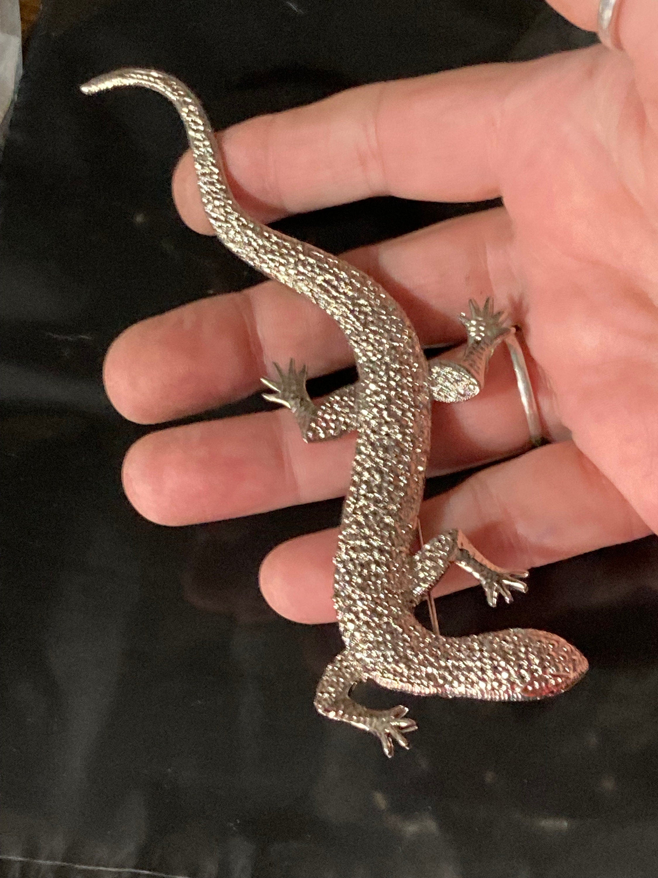 Vintage 15cm large silver tone lizard brooch for a coat reptile
