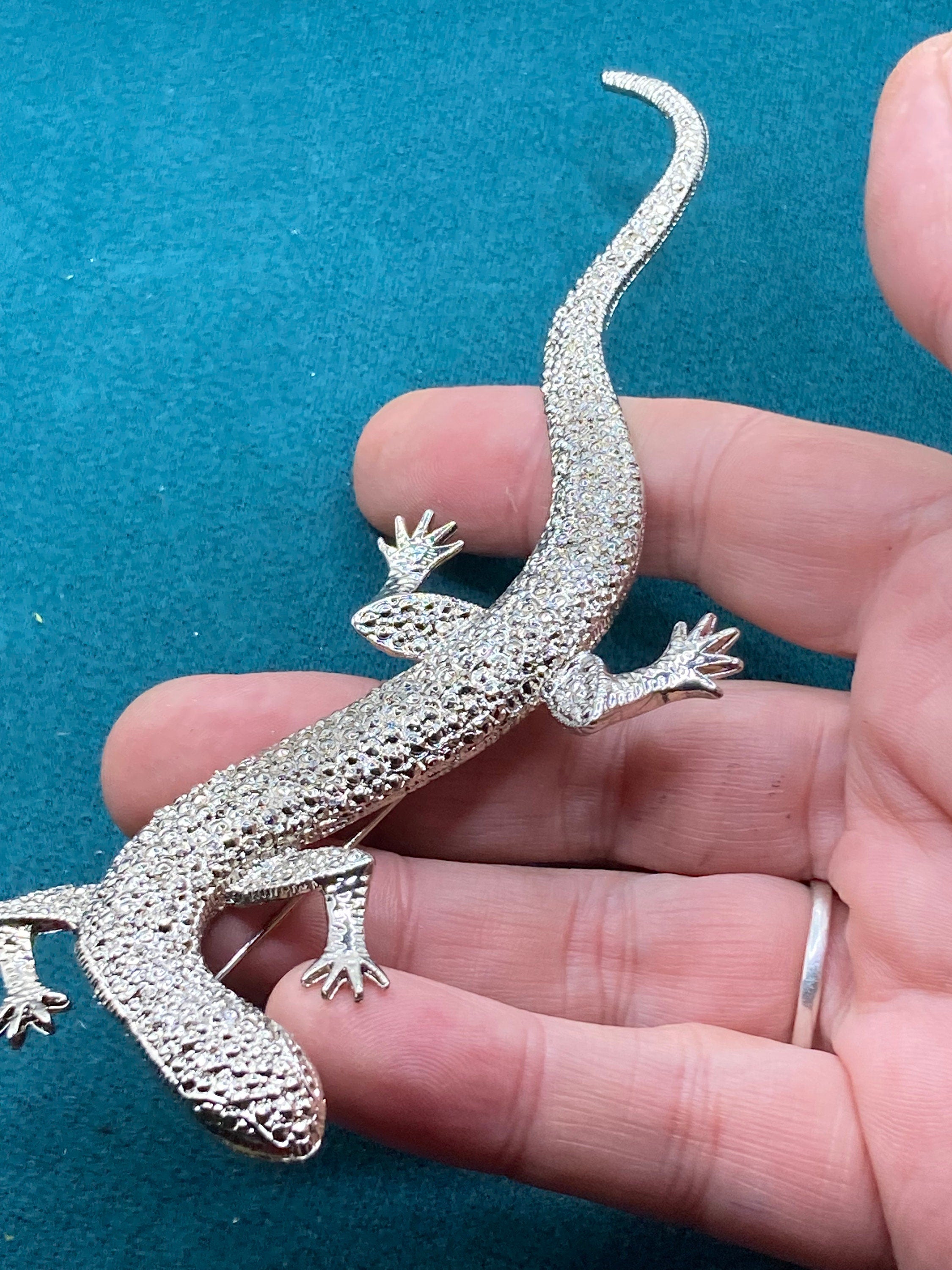Vintage 15cm large silver tone lizard brooch for a coat reptile