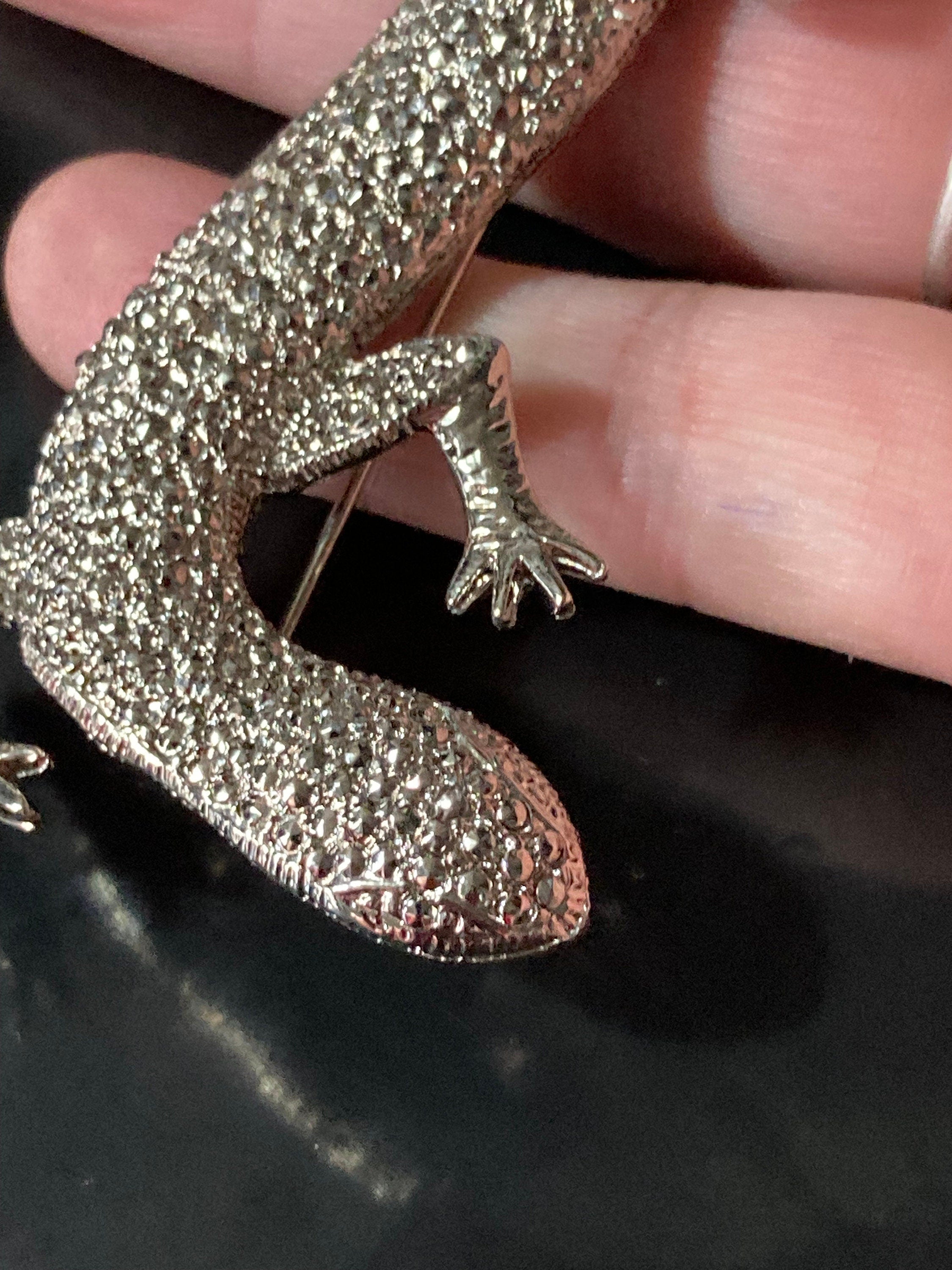 Vintage 15cm large silver tone lizard brooch for a coat reptile