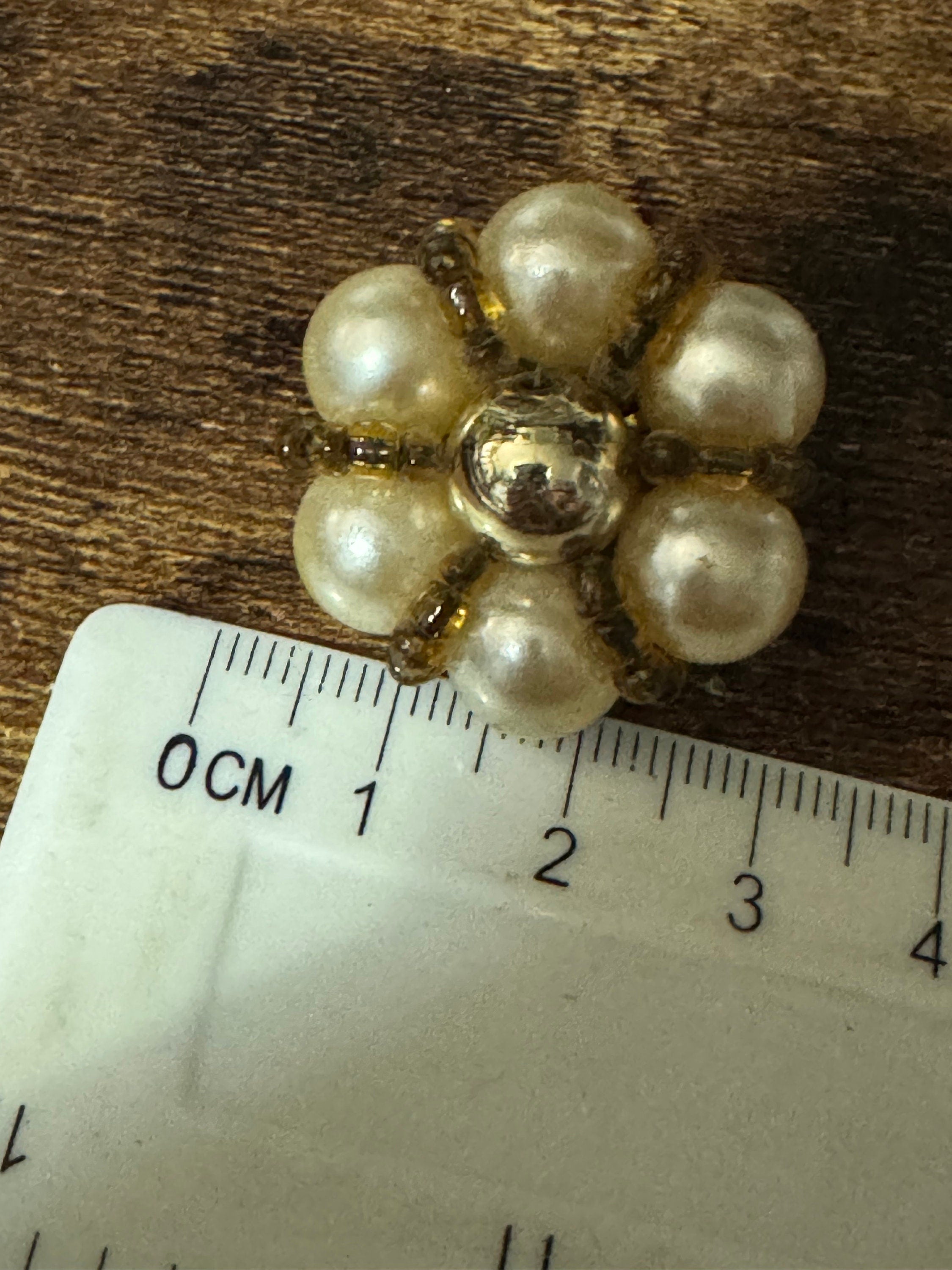 Vintage 1960s Pearl Cluster Clip On Earrings