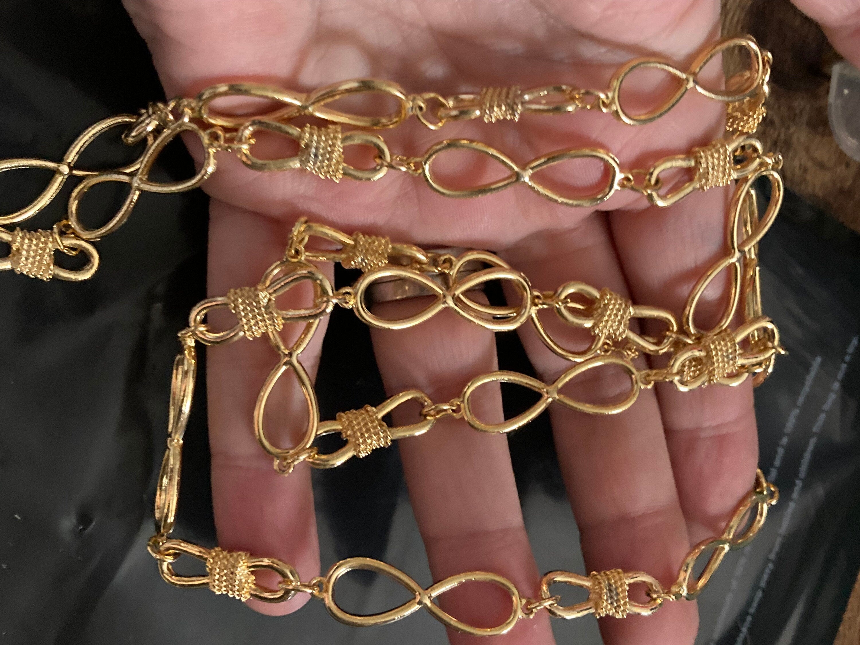 34 inch 87cm long 1980s thick gold plated fancy link figure 8 nautical station necklace for layering