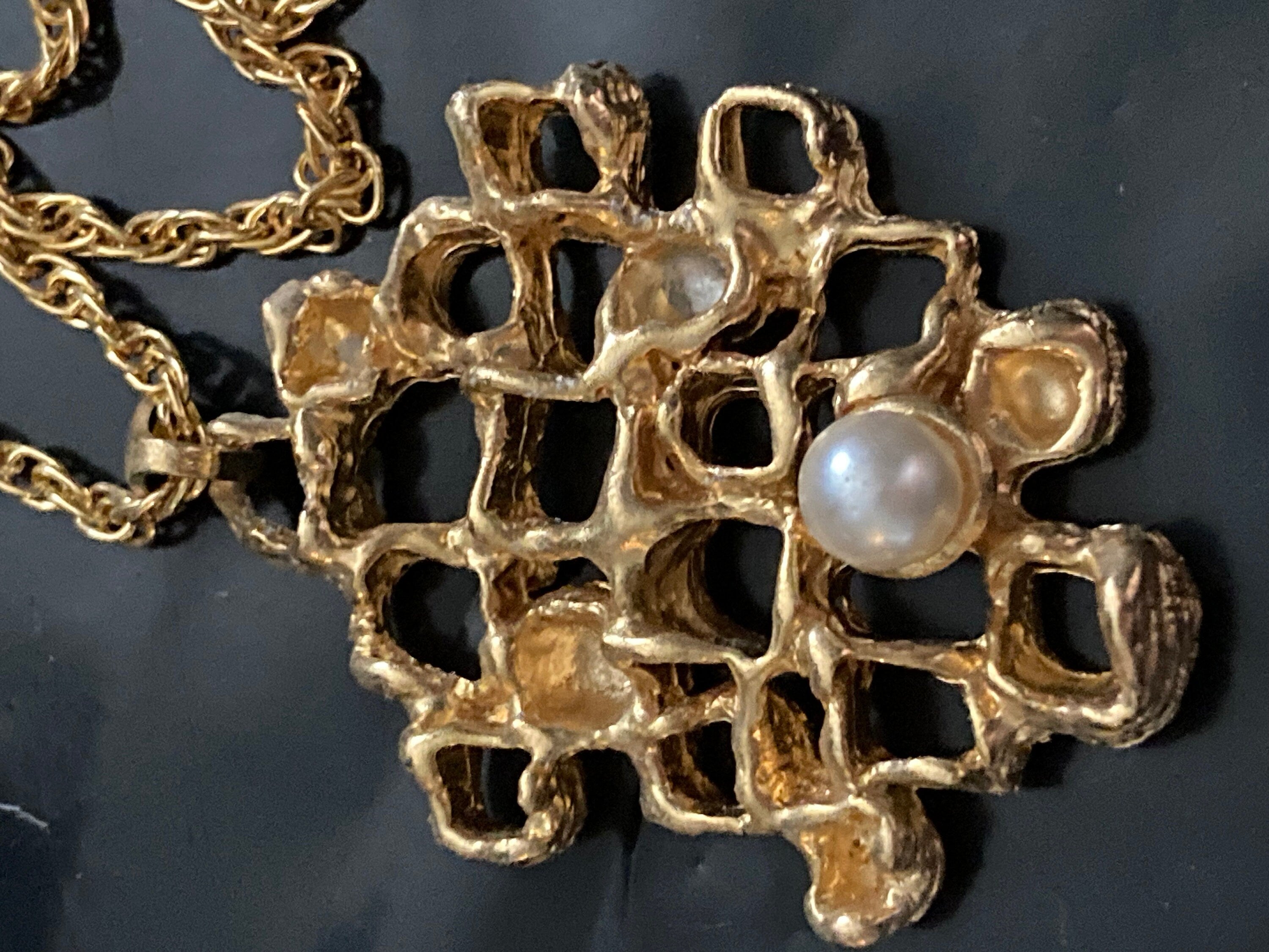 70cm long 1970s brutalist gold plated modernist faux pearl pendant necklace