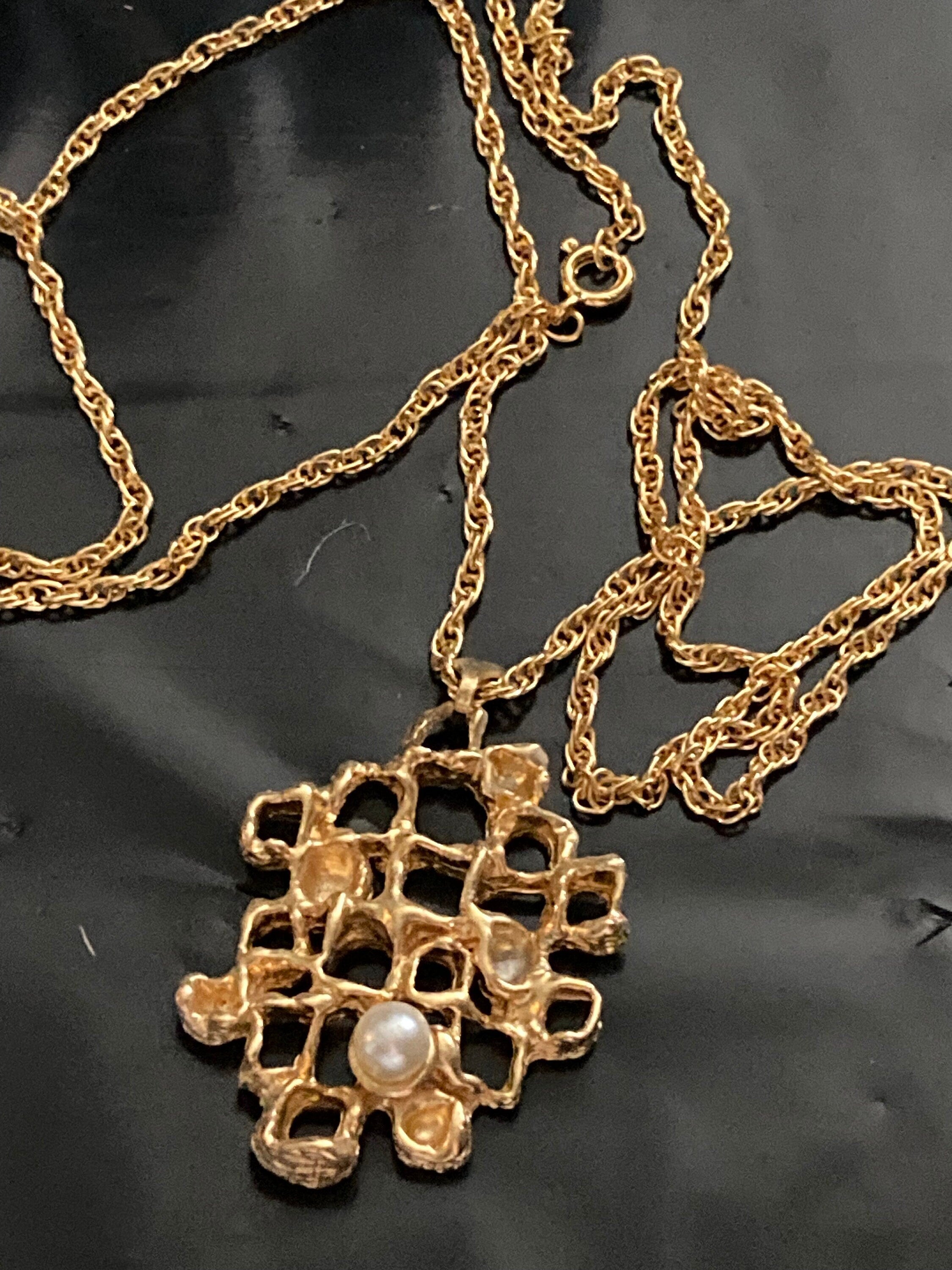 70cm long 1970s brutalist gold plated modernist faux pearl pendant necklace