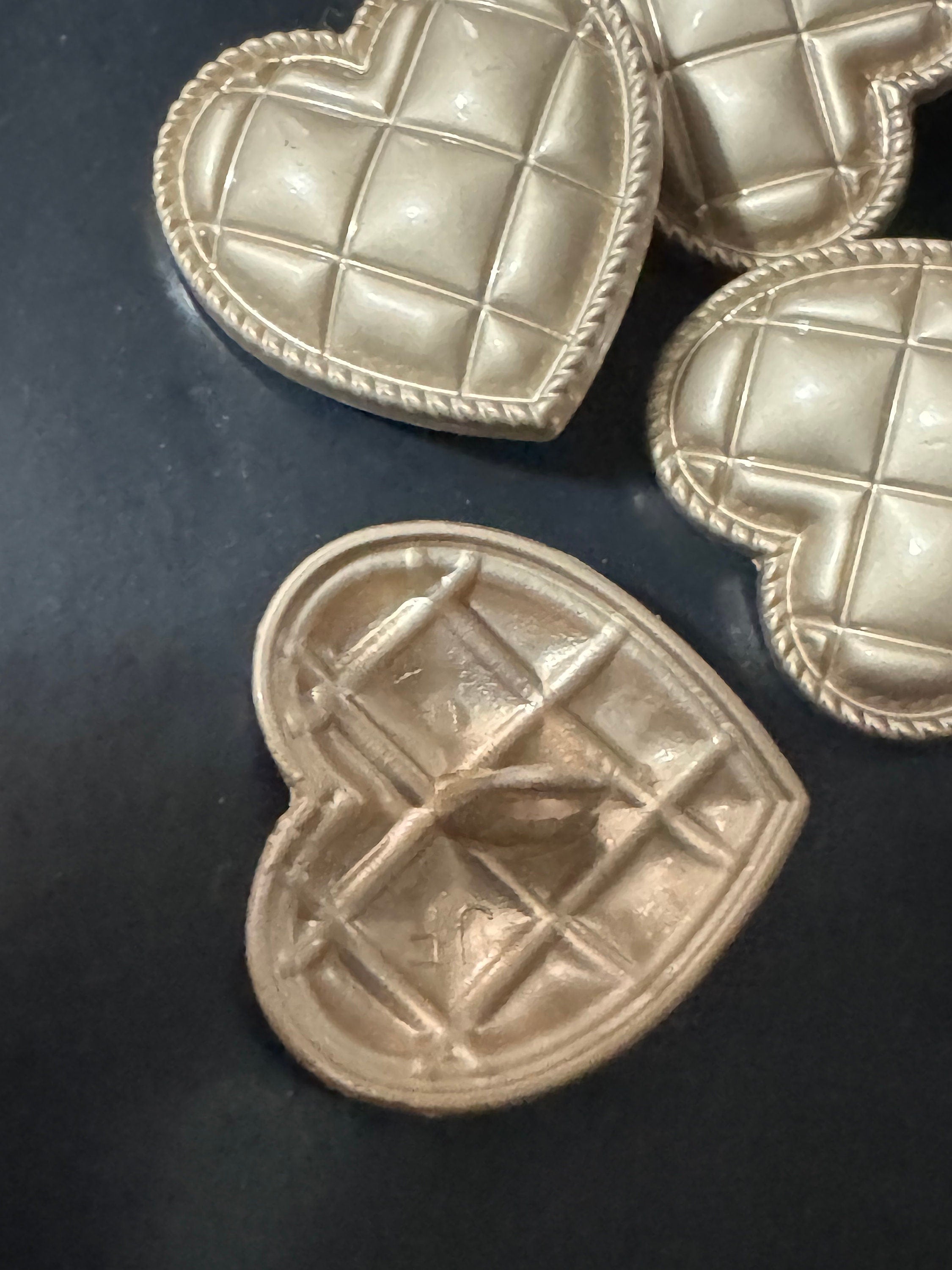 20mm love heart buttons, Matt gold quilted (10 pieces)