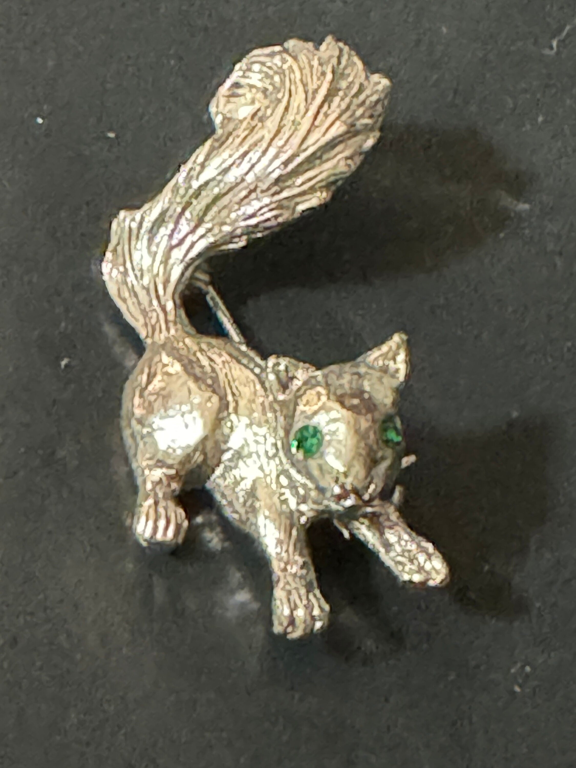 True vintage 1970s modernist silver Tone squirrel brooch with emerald green paste eyes 4cm