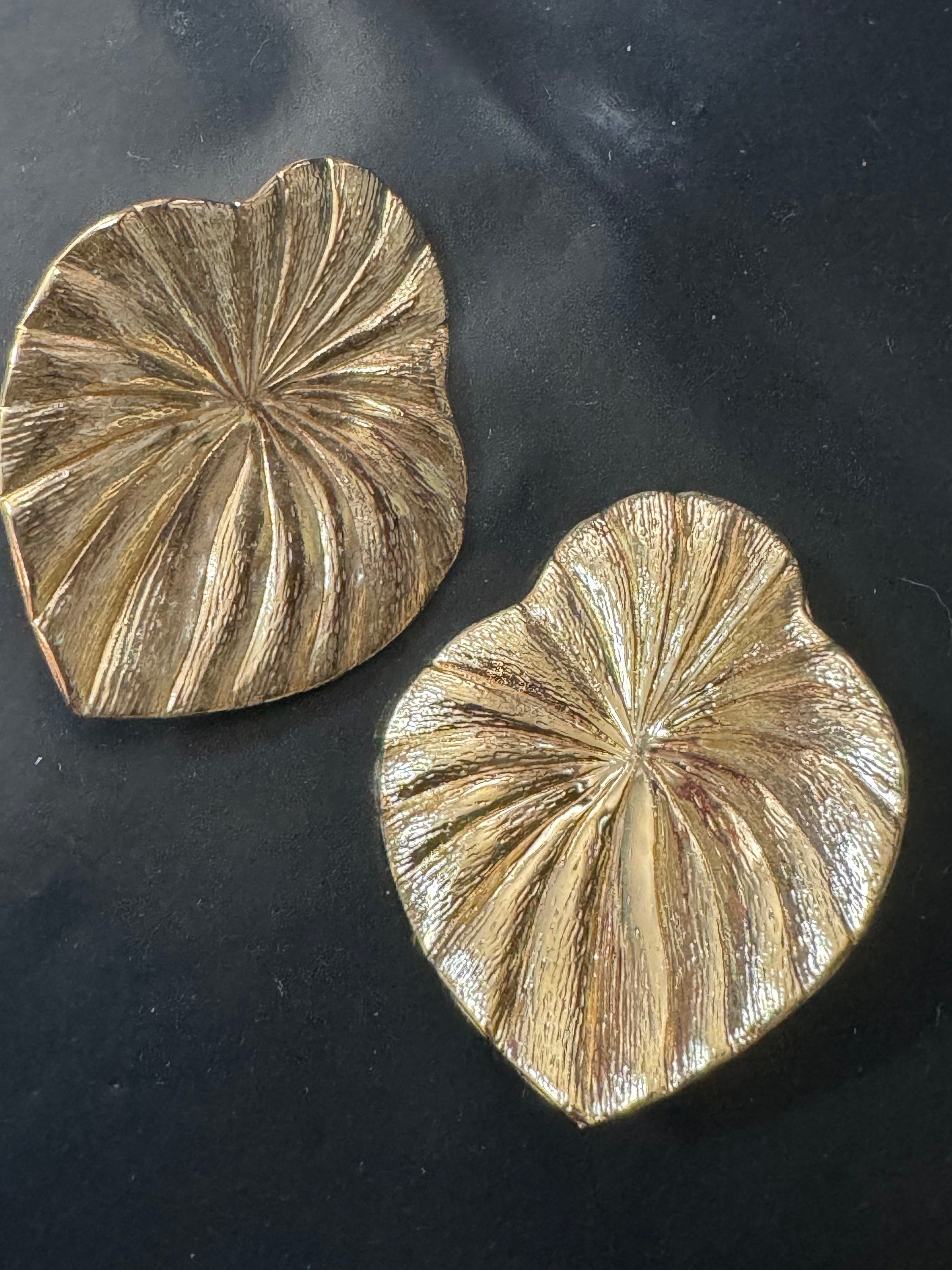 1980s modernist oversized huge gold tone palm leaf lily choker necklace and matching clip on stud earrings jewellery set