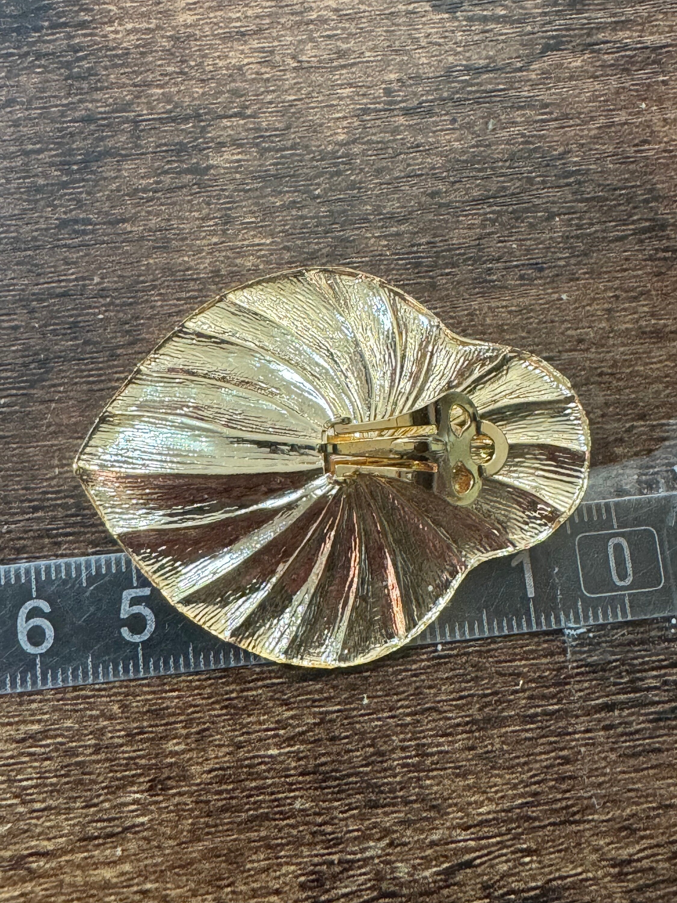 1980s modernist oversized huge gold tone palm leaf lily choker necklace and matching clip on stud earrings jewellery set