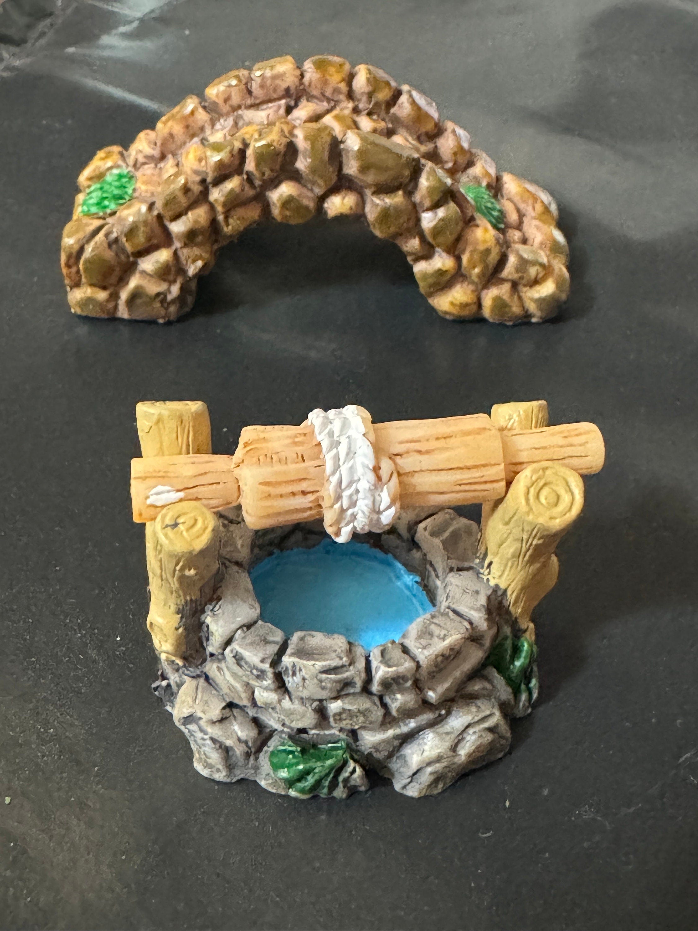Miniature Resin brown woodland wishing well cake topper scenery dolls house decoration fairy garden