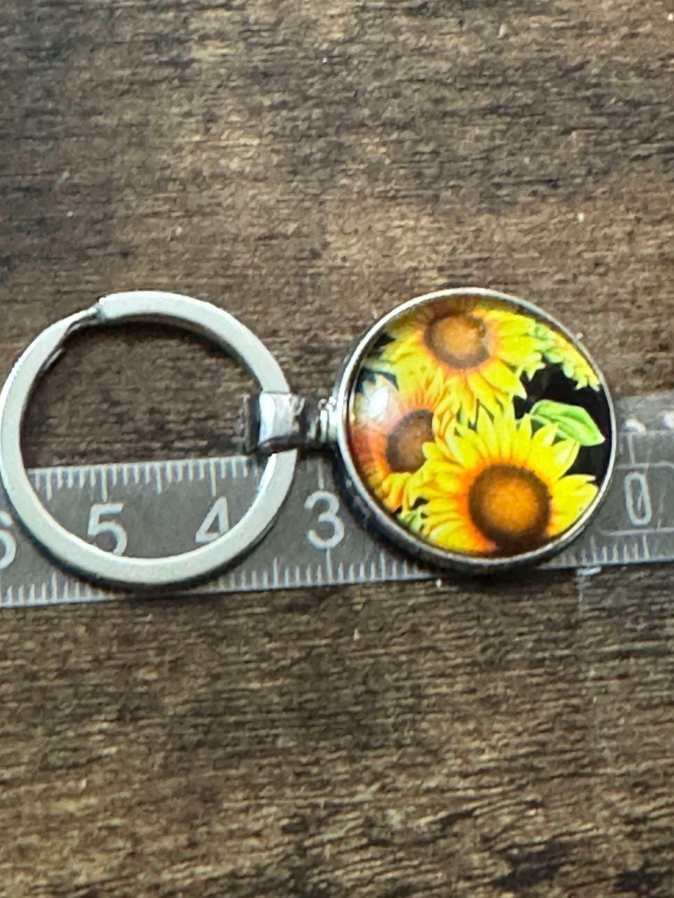 Handmade garden yellow Sunflowers silver tone keyring with 25mm glass cabochon