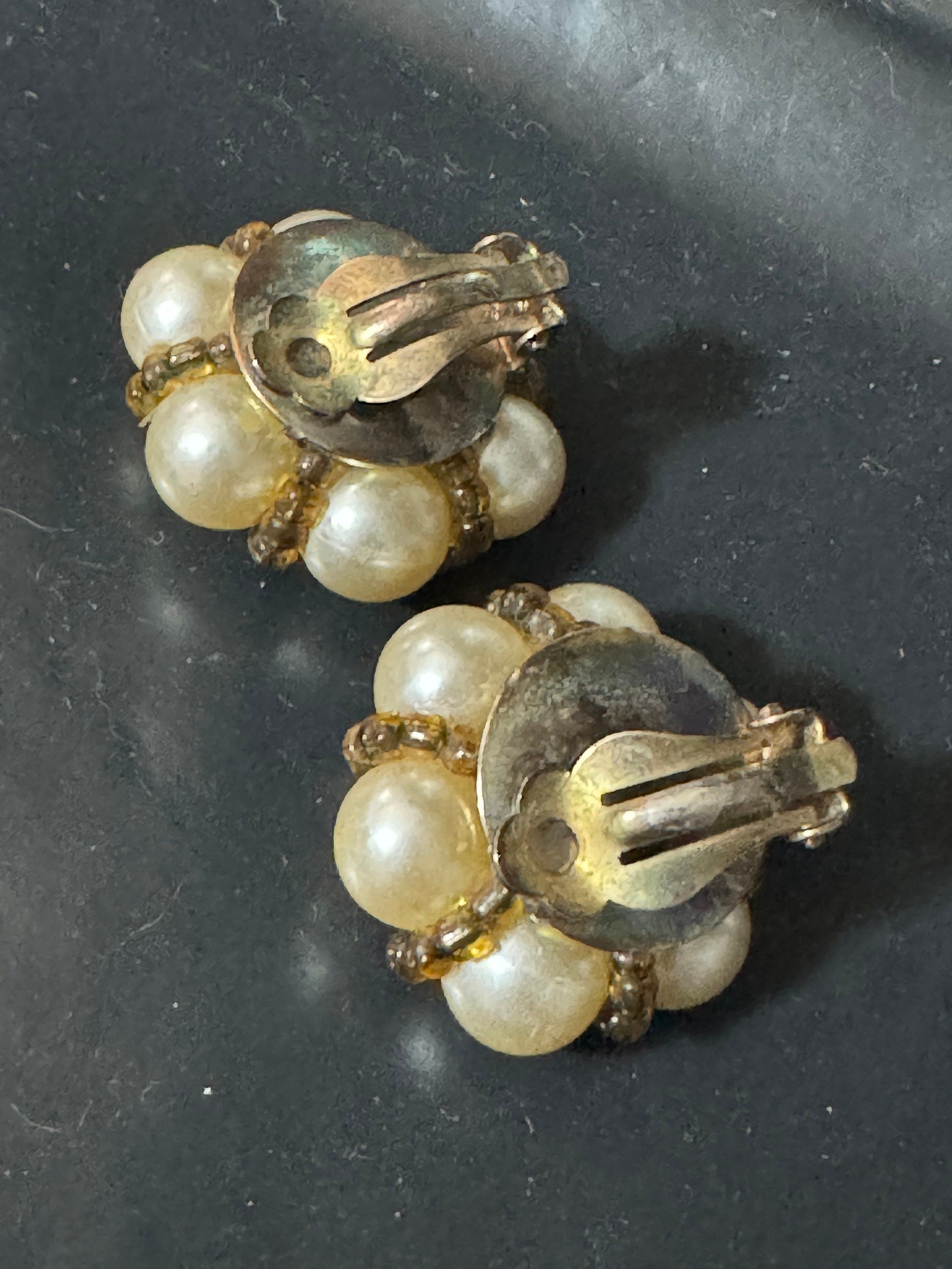 Vintage 1960s Pearl Cluster Clip On Earrings