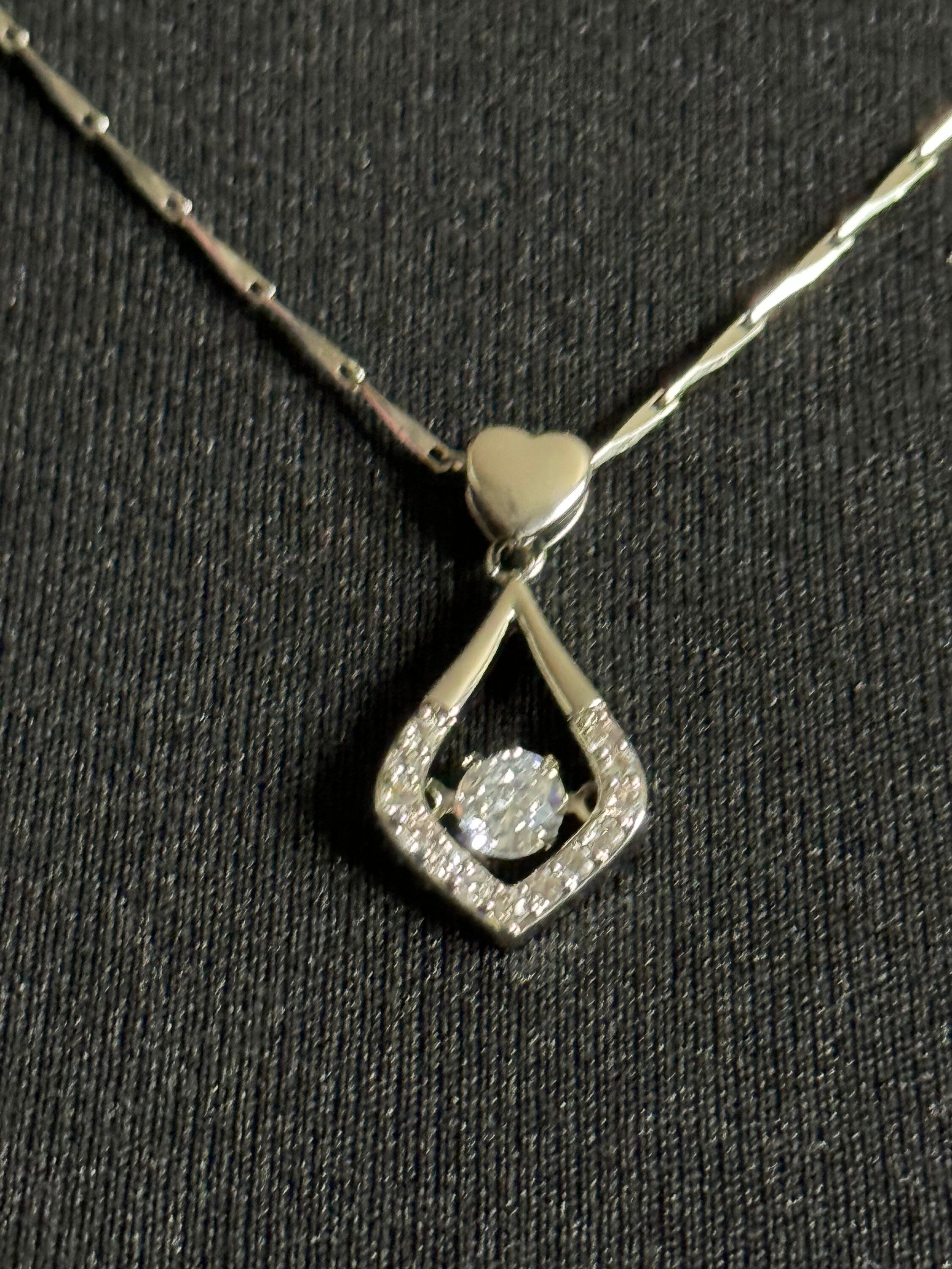925 sterling silver clear diamanté trembler pendant on a chain